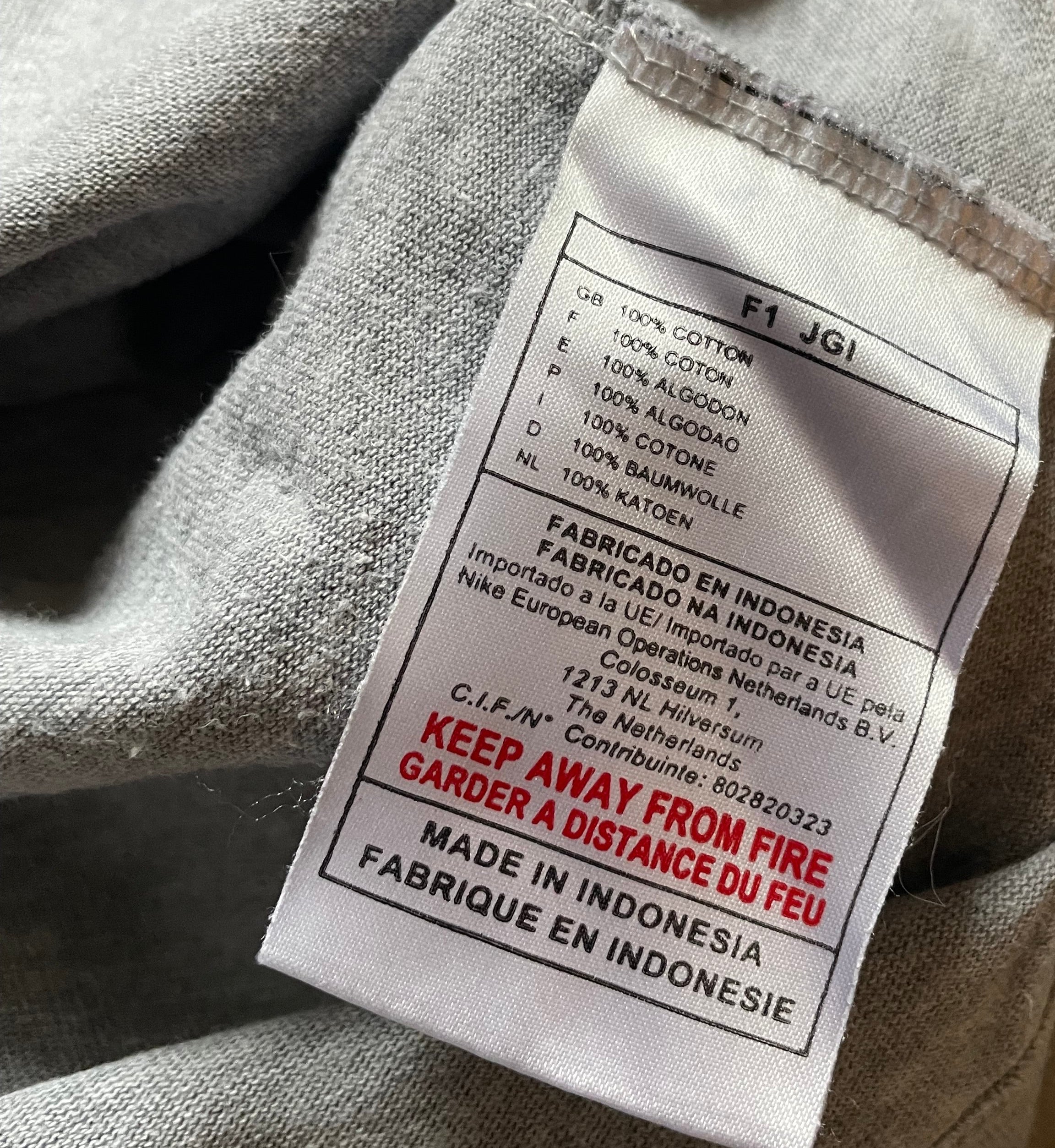 Nike Embroidered T-shirt (L)