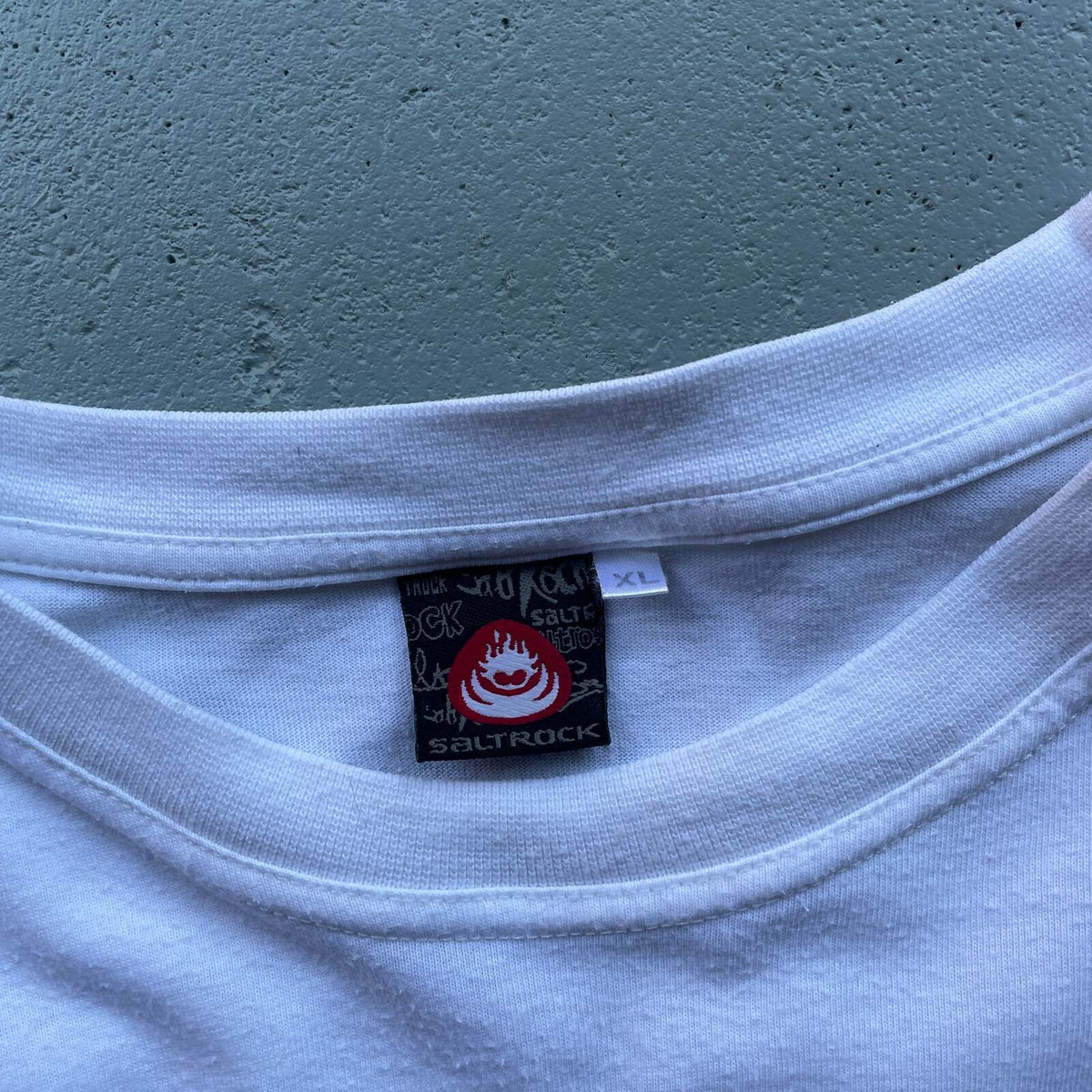 2000's Salt Rock T-shirt White (M/L)