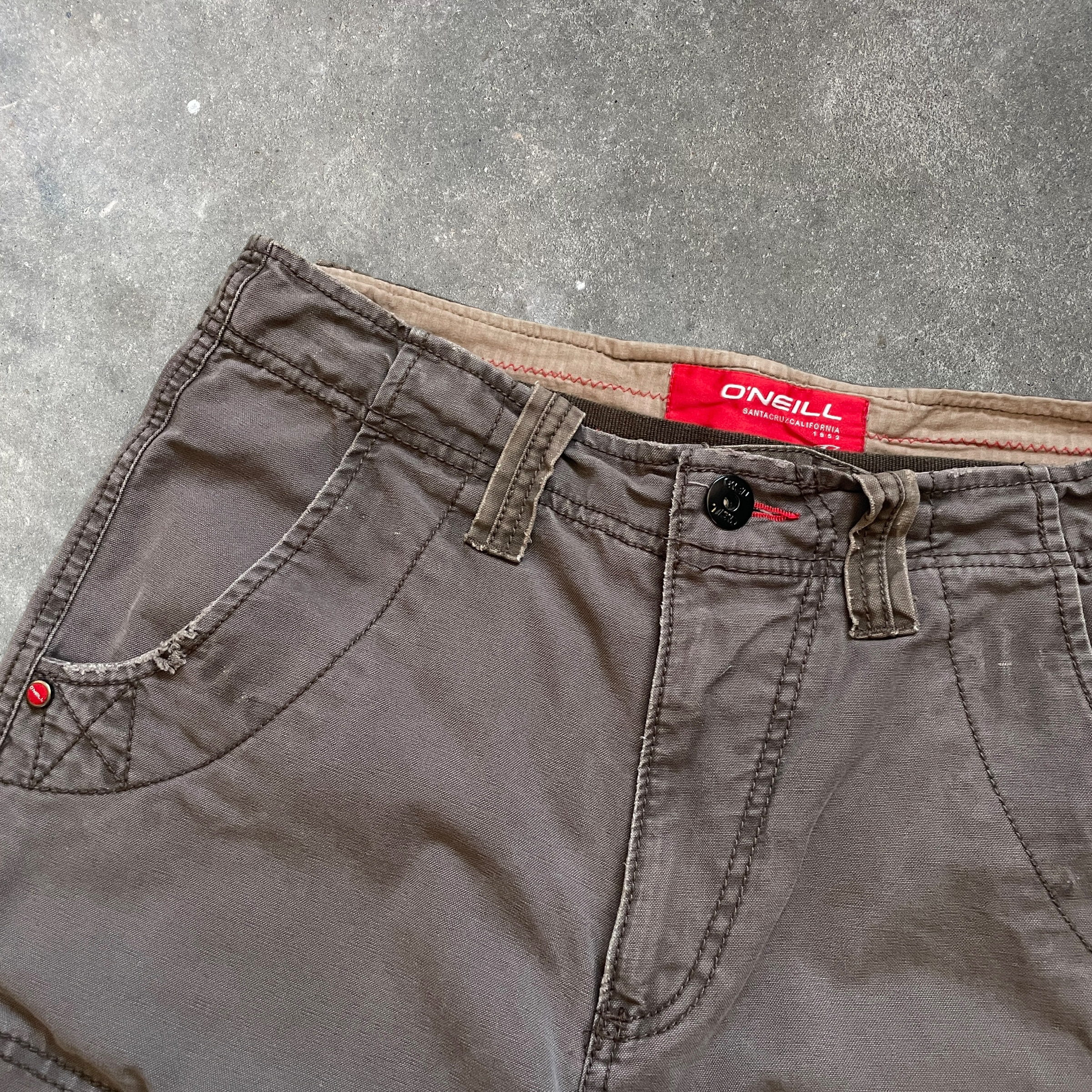 2000s O’Neill Cargo Shorts (31/32)