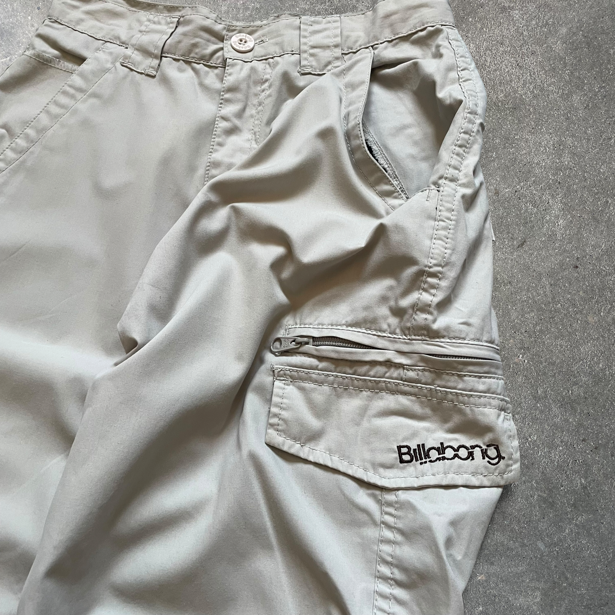 2000s Billabong Cargo Shorts (27)