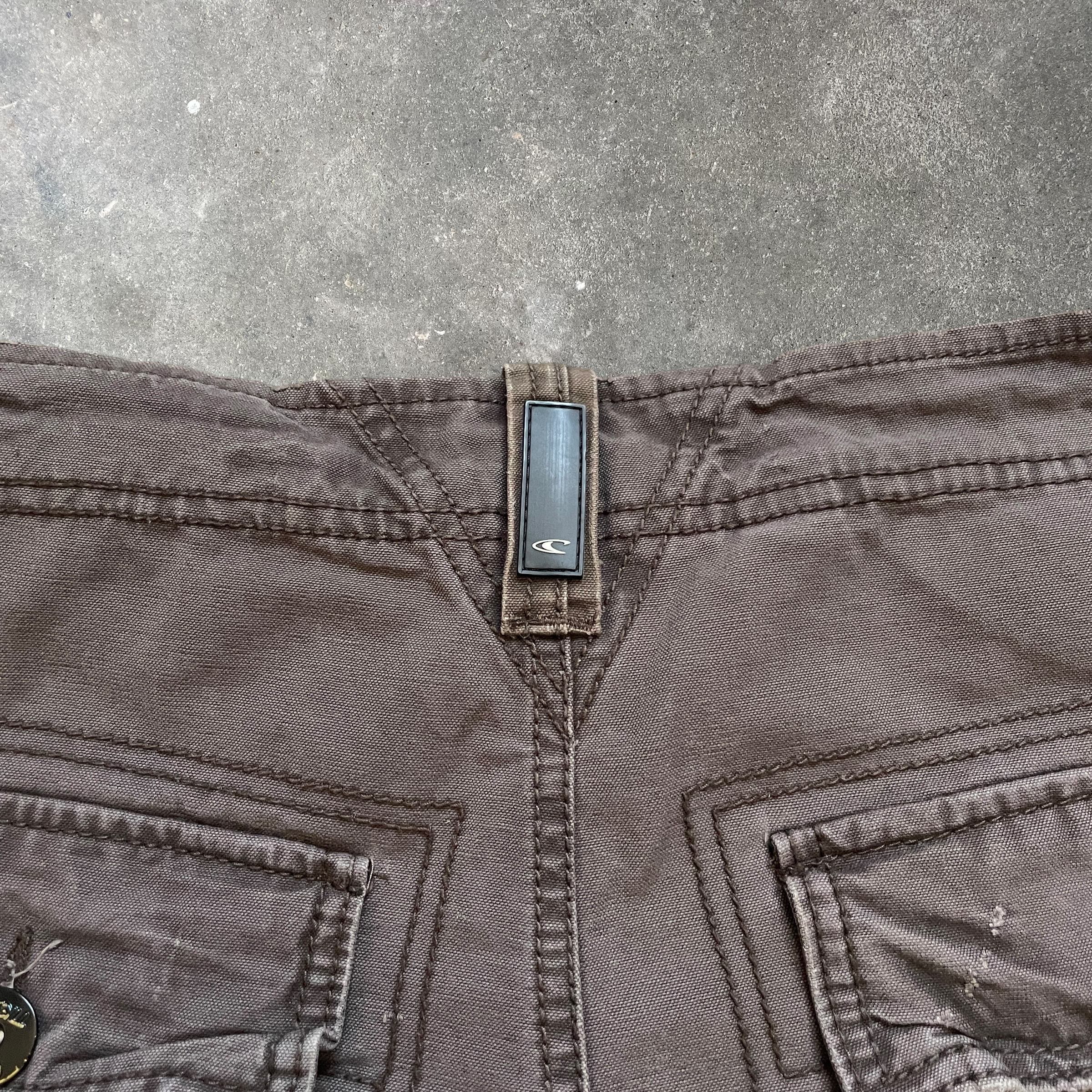 2000s O’Neill Cargo Shorts (31/32)