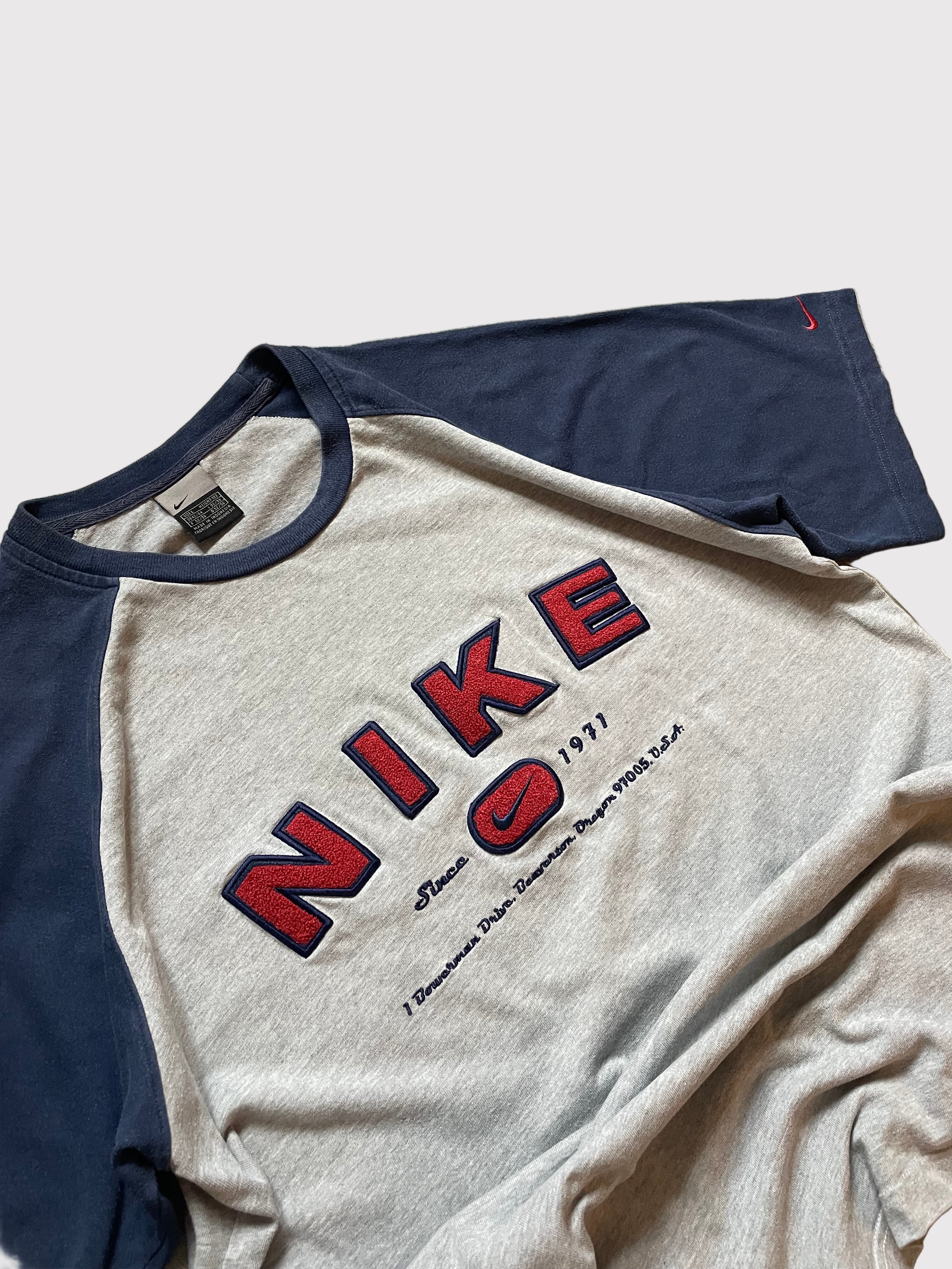 Nike Embroidered T-shirt (L)