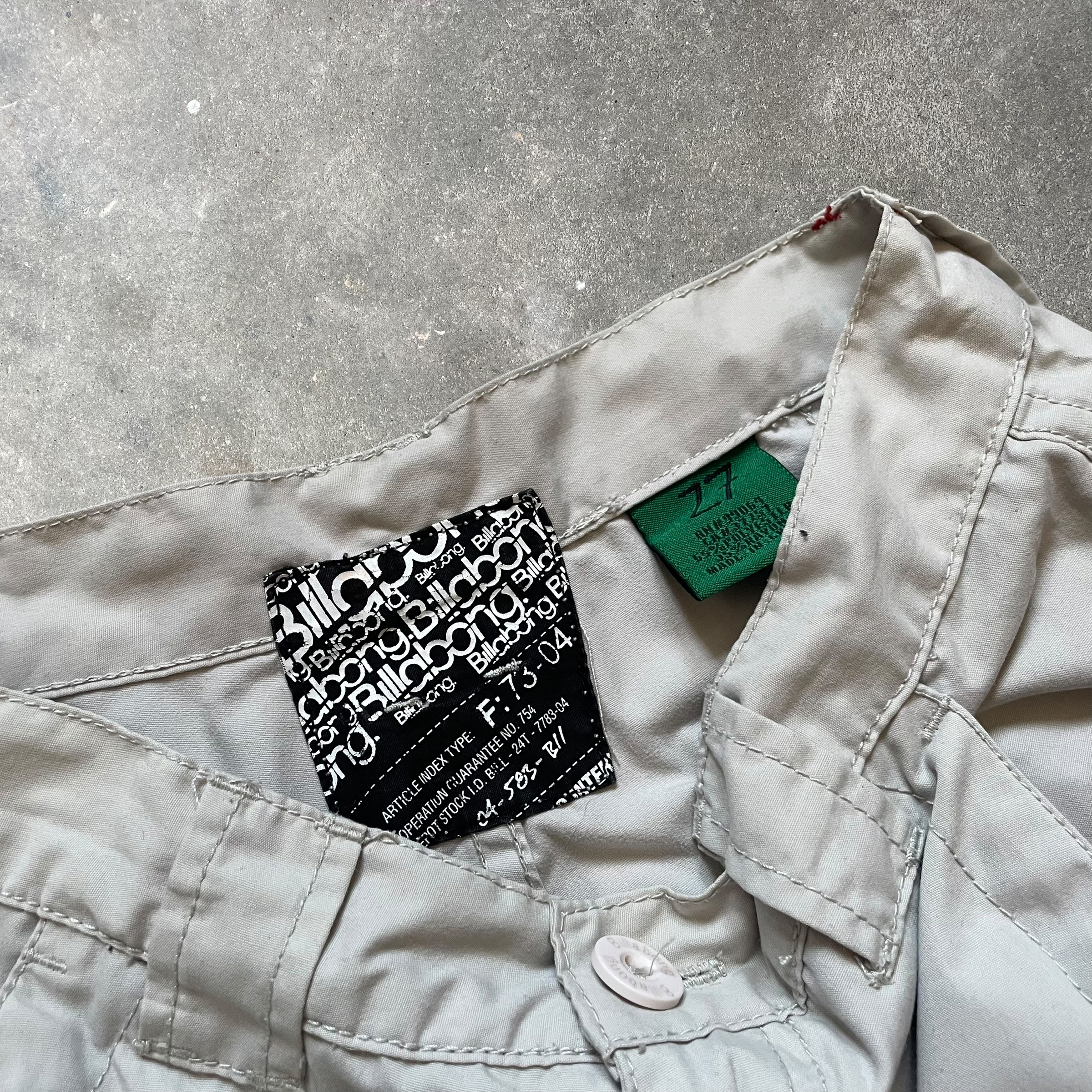 2000s Billabong Cargo Shorts (27)