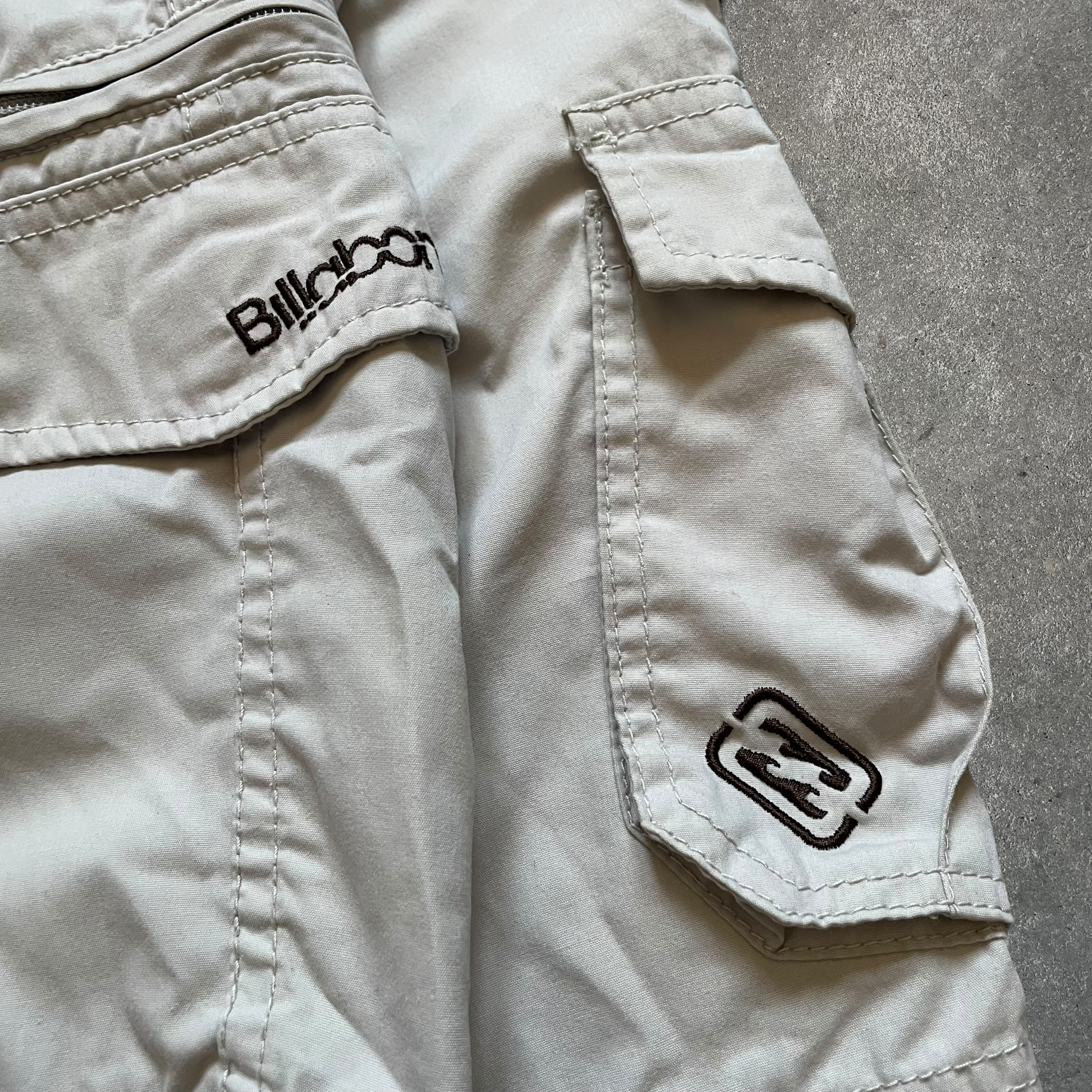 2000s Billabong Cargo Shorts (27)