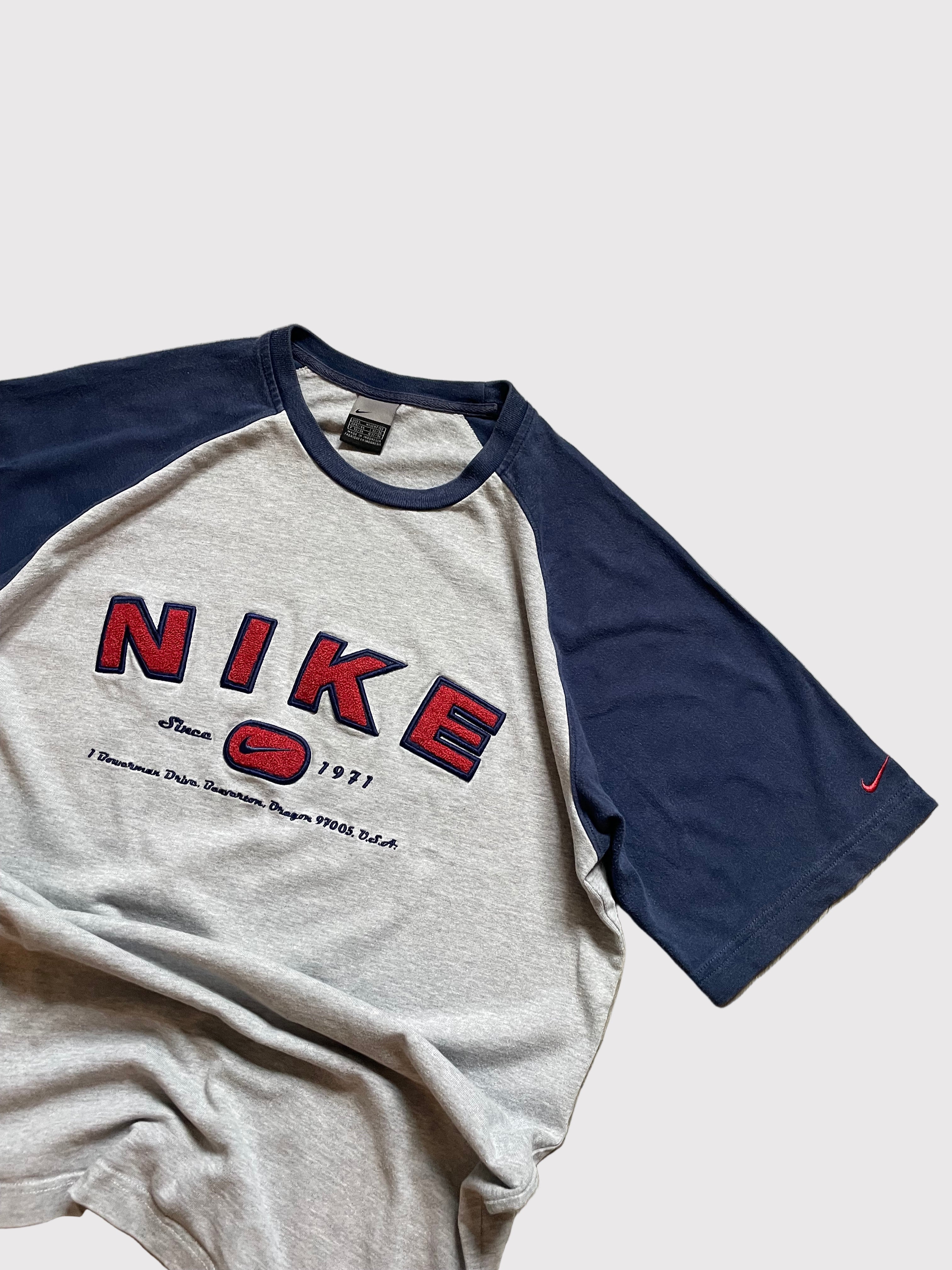Nike Embroidered T-shirt (L)