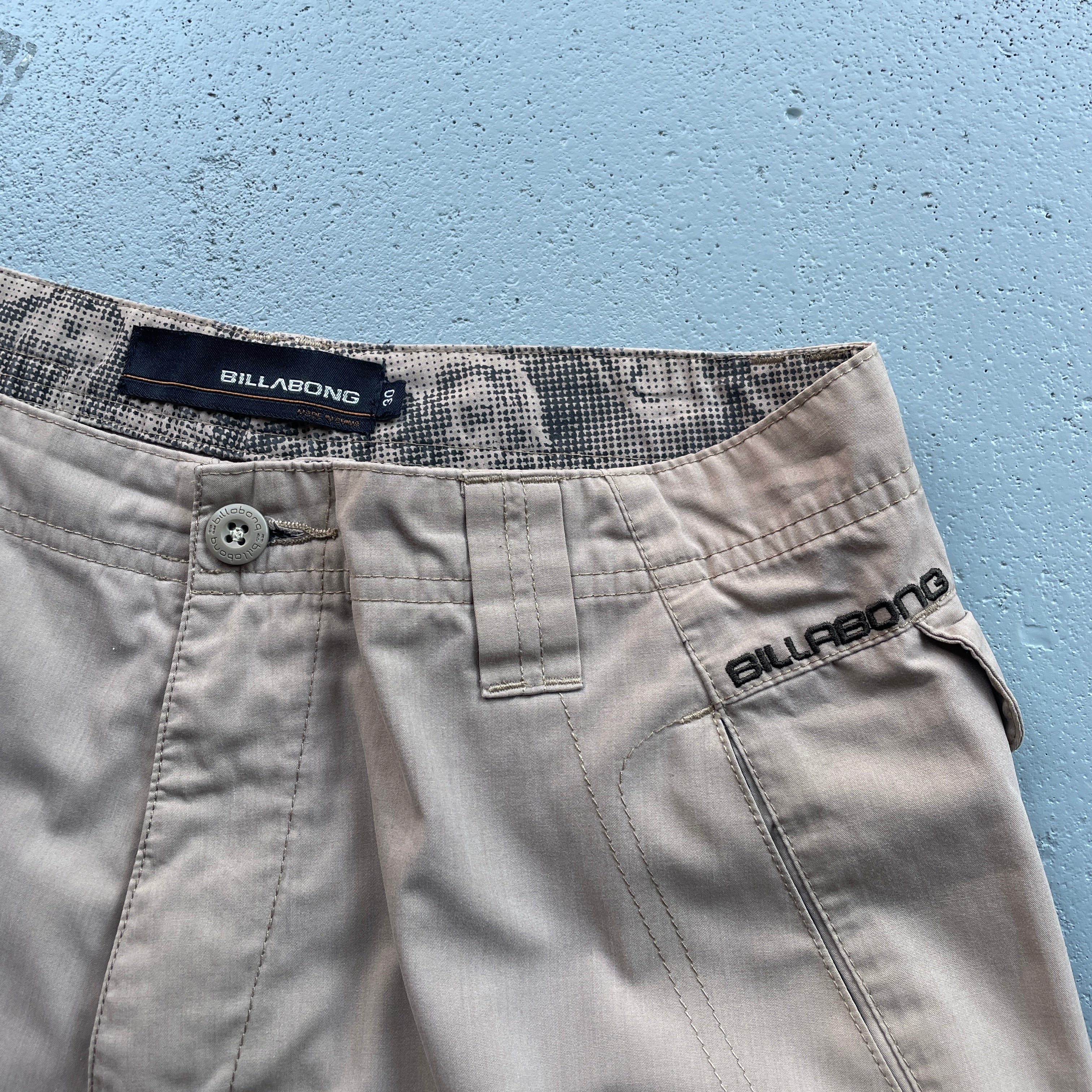 2000s Billabong Cargo Shorts Beige (30)