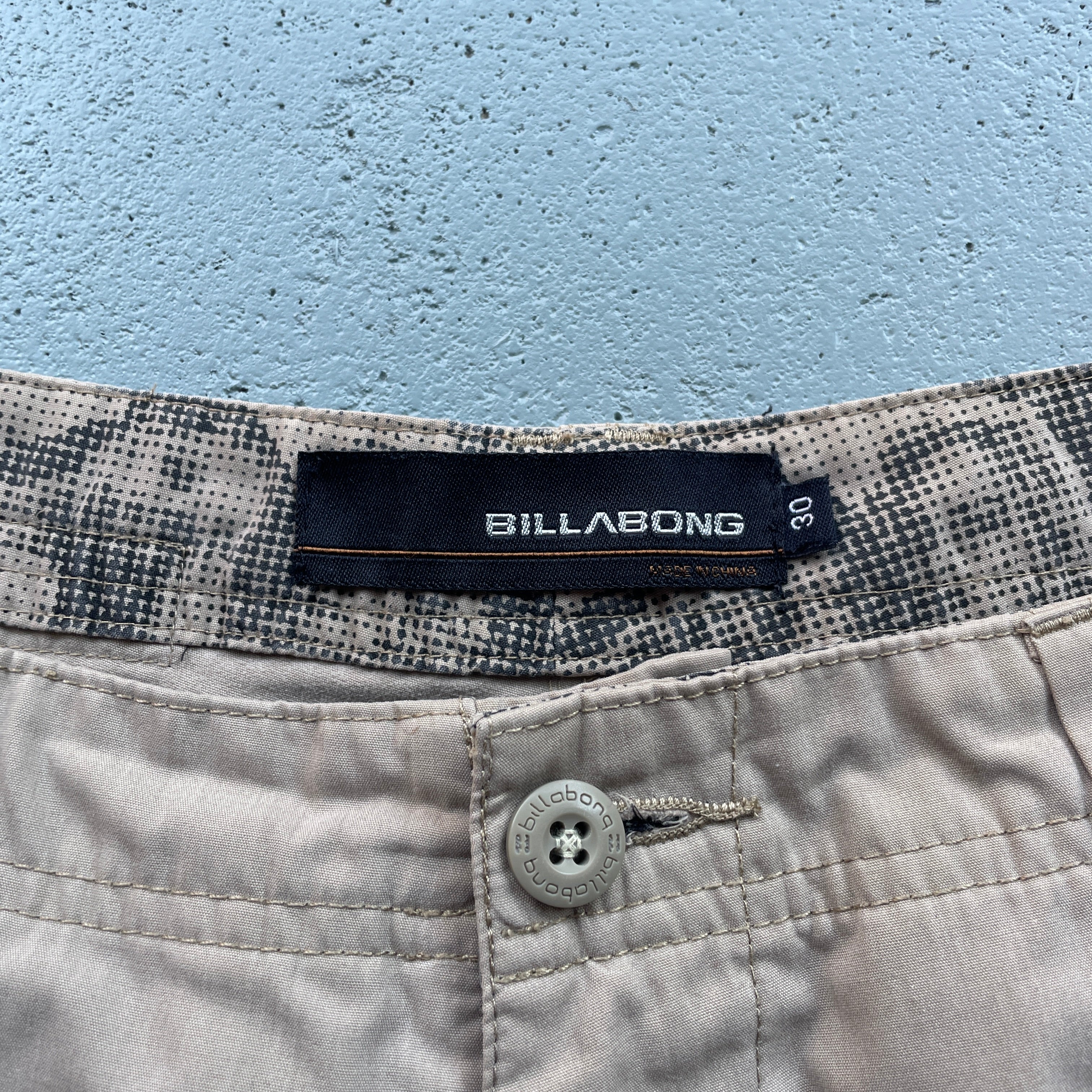 2000s Billabong Cargo Shorts Beige (30)