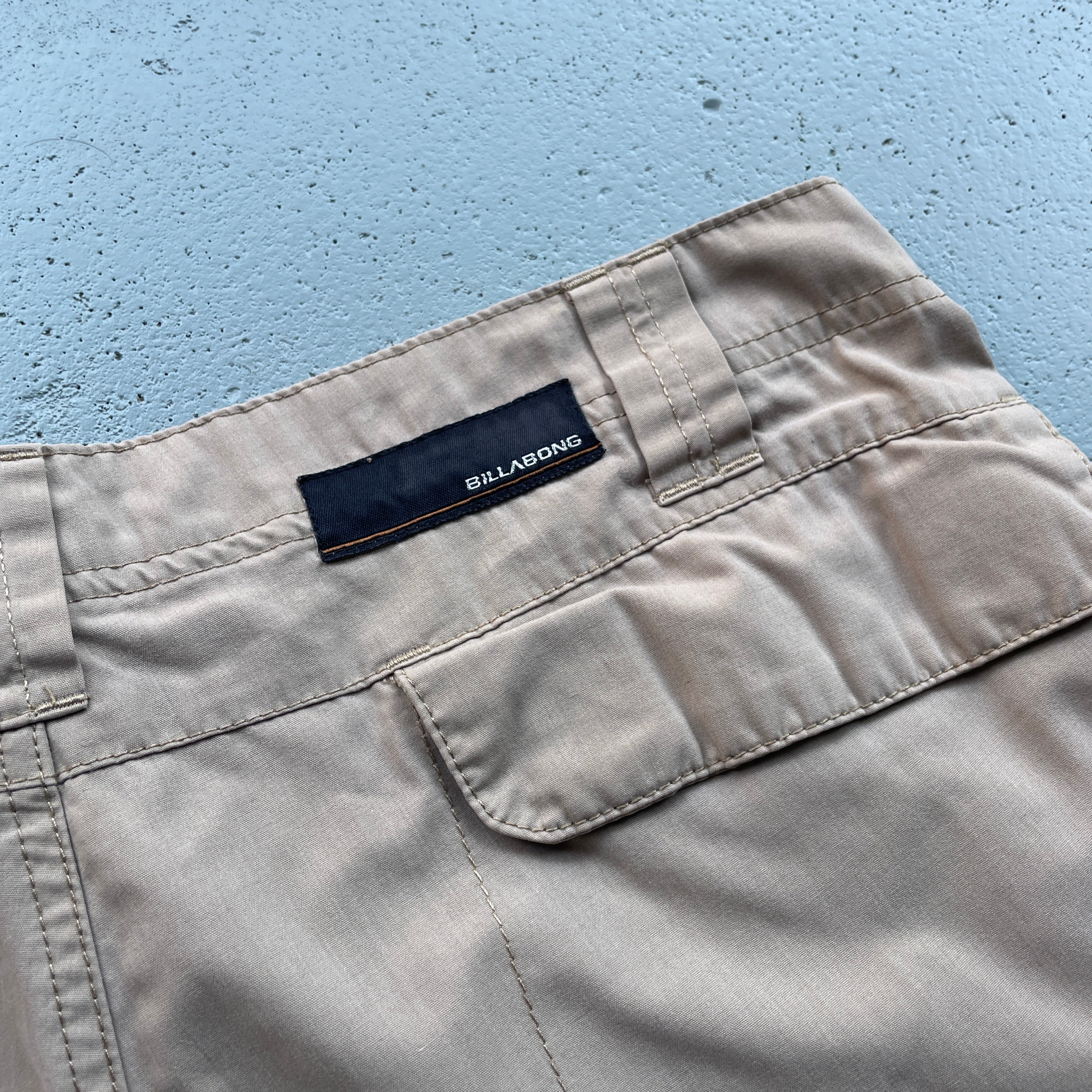 2000s Billabong Cargo Shorts Beige (30)