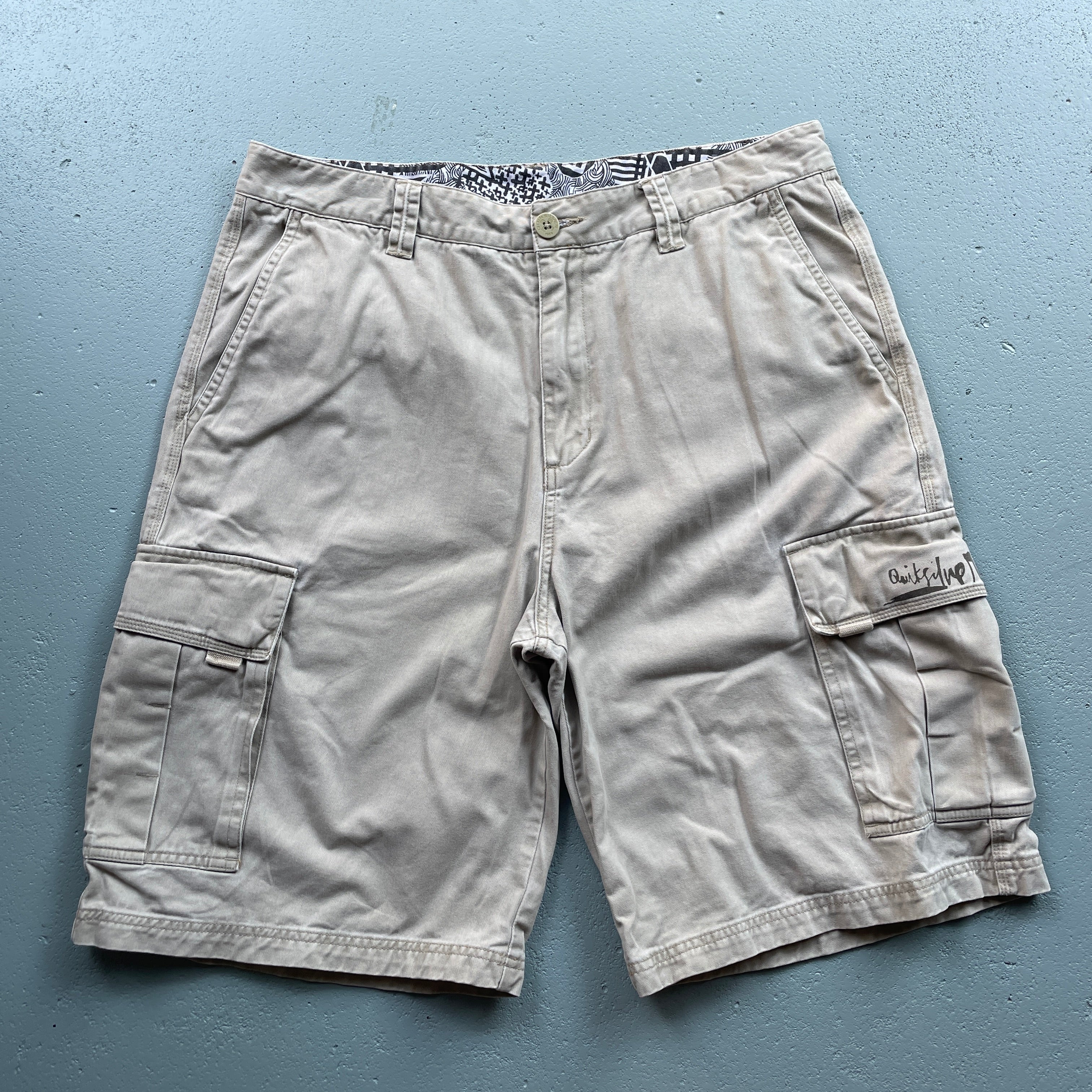 2000s Quiksilver Cargo Shorts Beige (36)