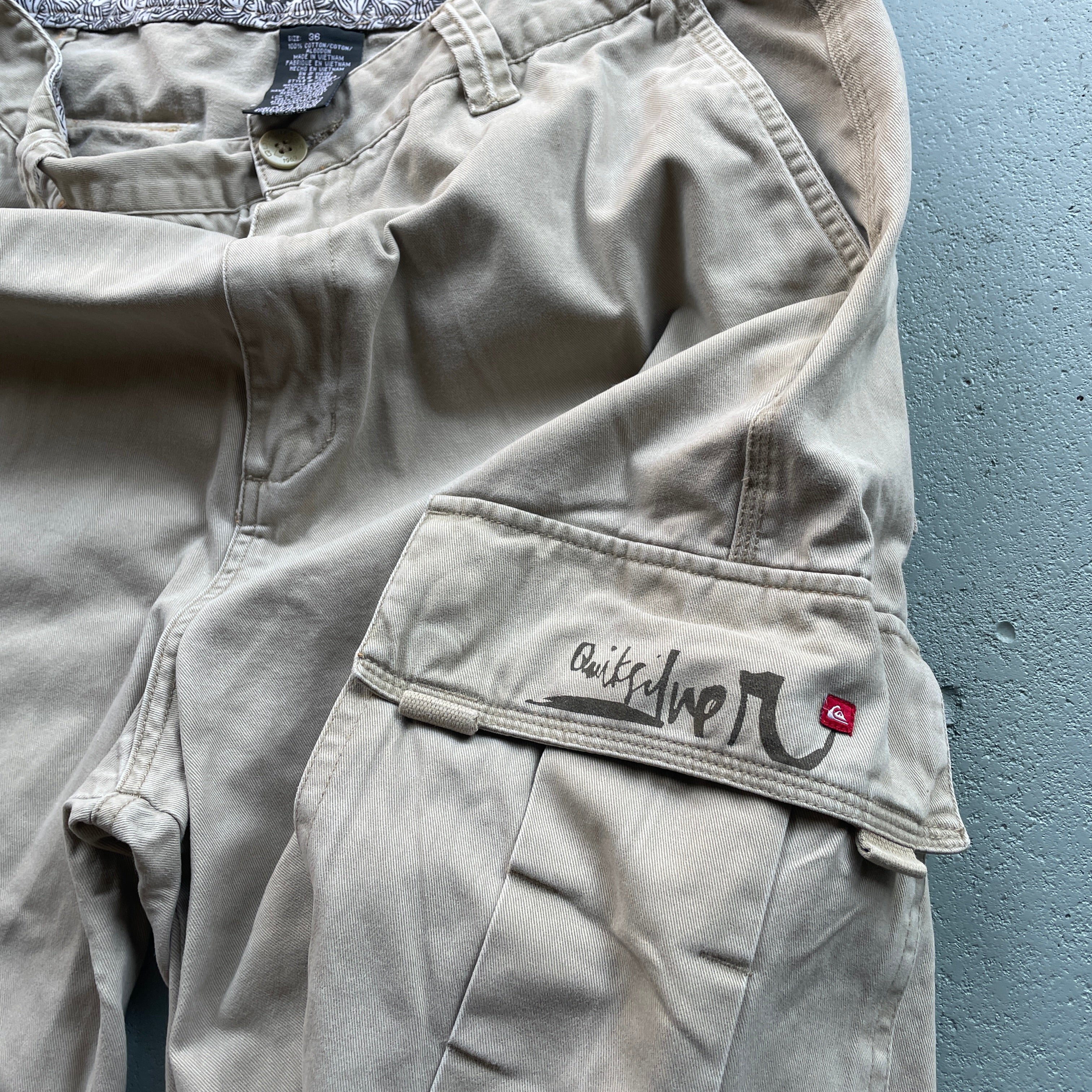 2000s Quiksilver Cargo Shorts Beige (36)