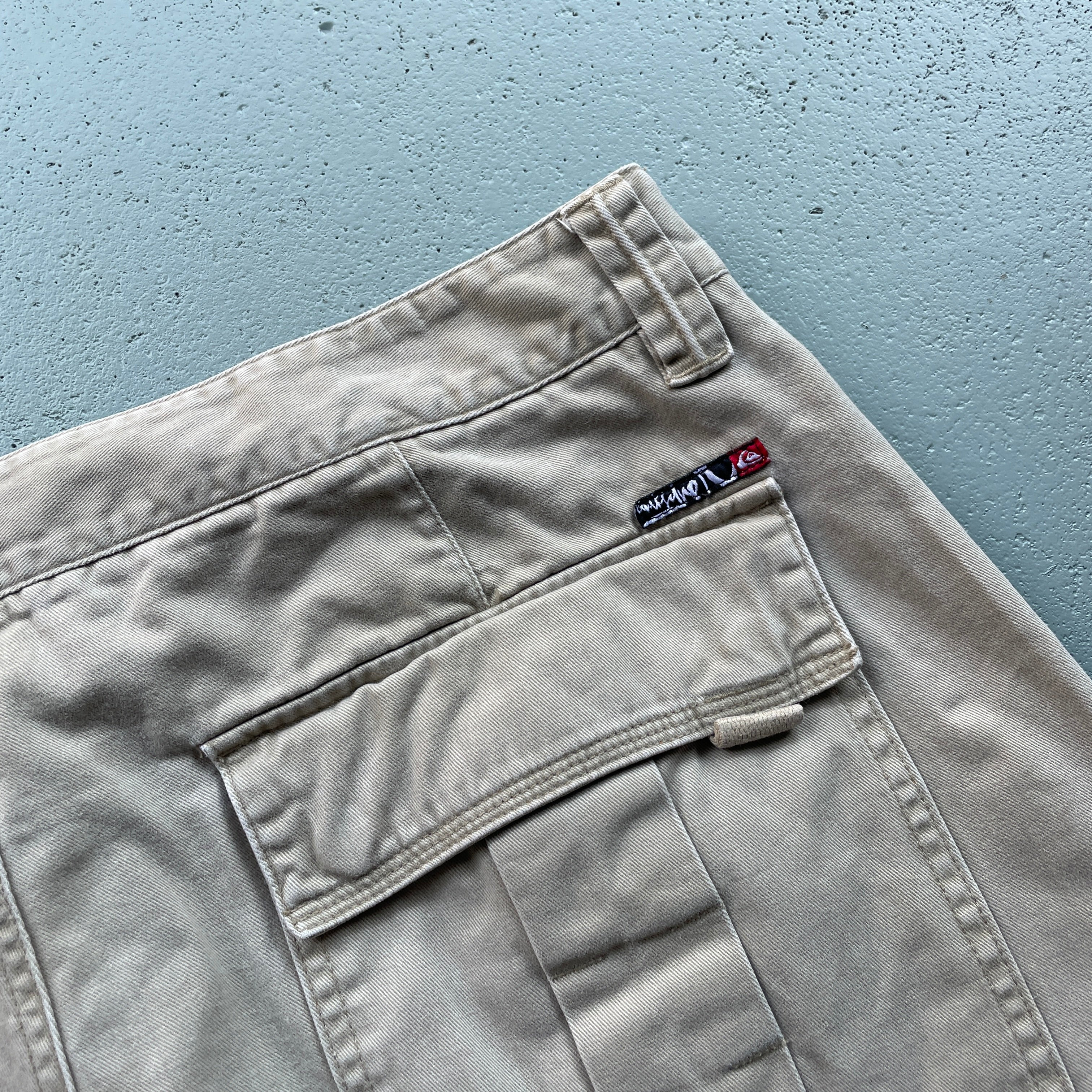 2000s Quiksilver Cargo Shorts Beige (36)