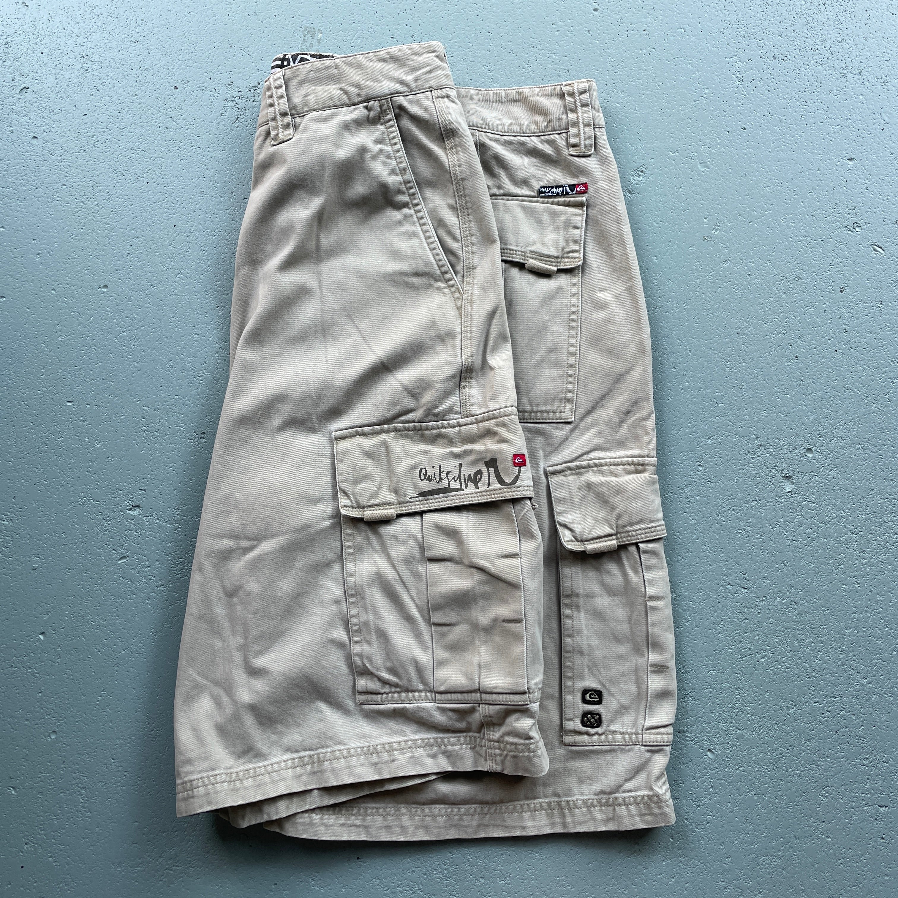 2000s Quiksilver Cargo Shorts Beige (36)