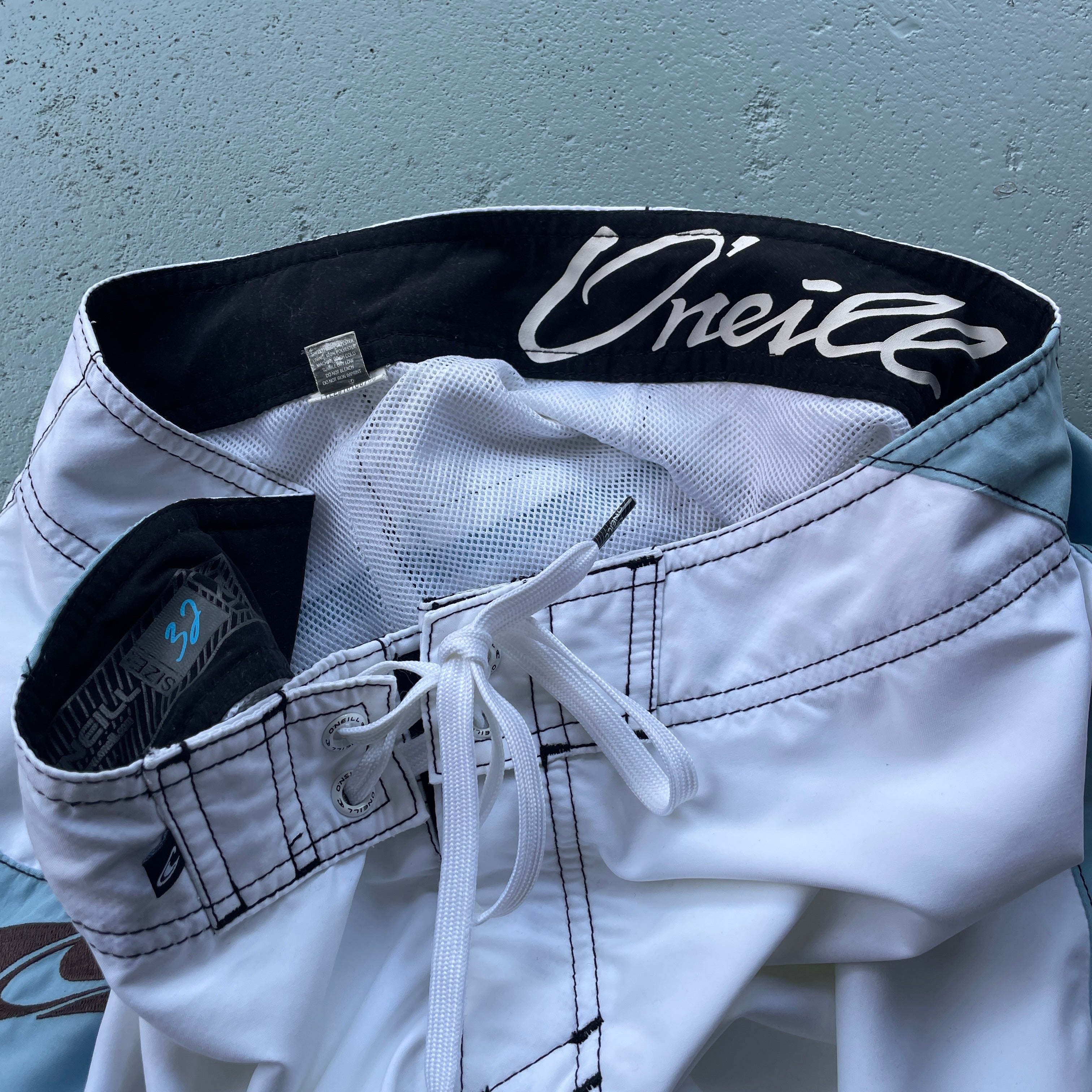 2000's O'Neill Boardshorts White (32)