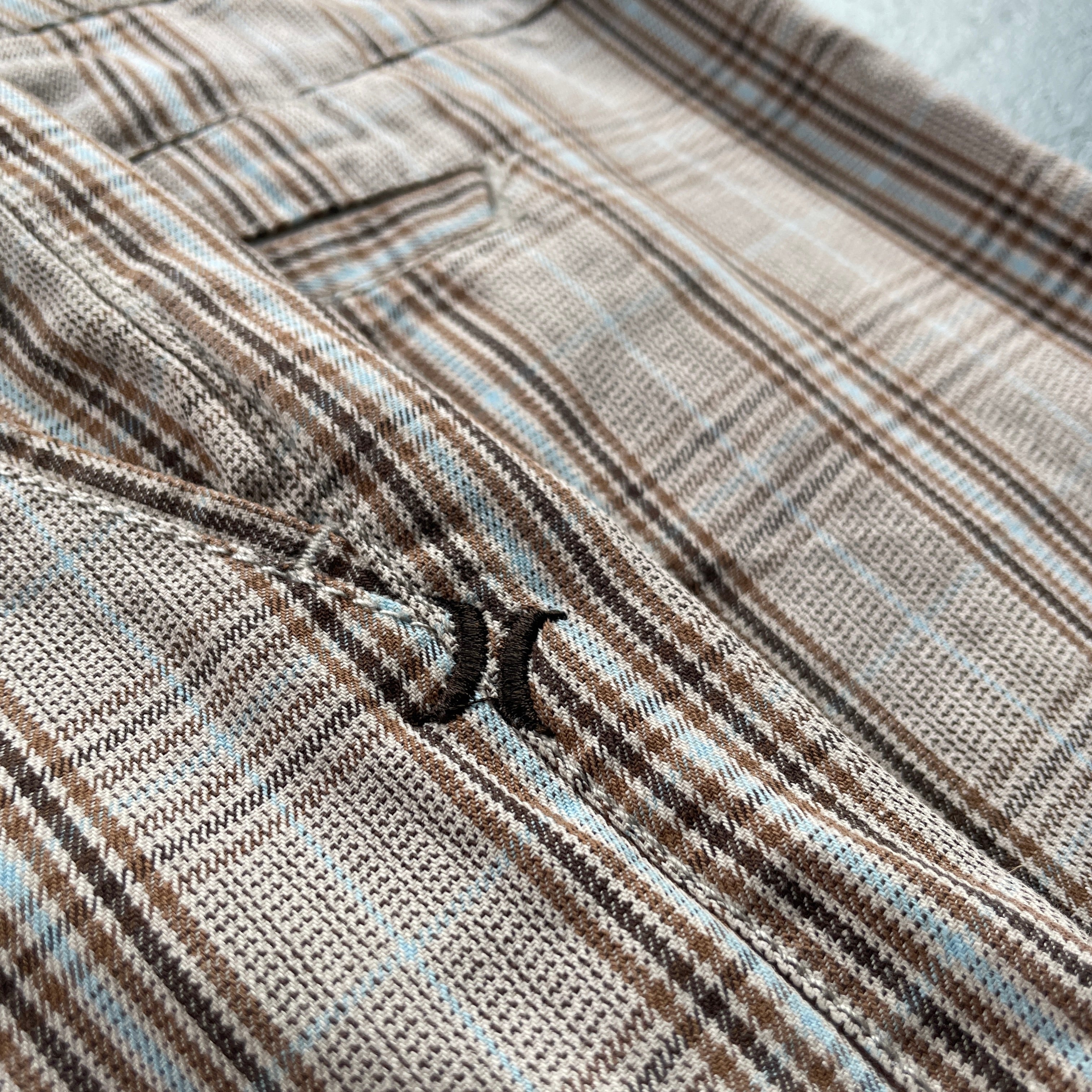 2000s Hurley Chino Plaid Chino Shorts (34)
