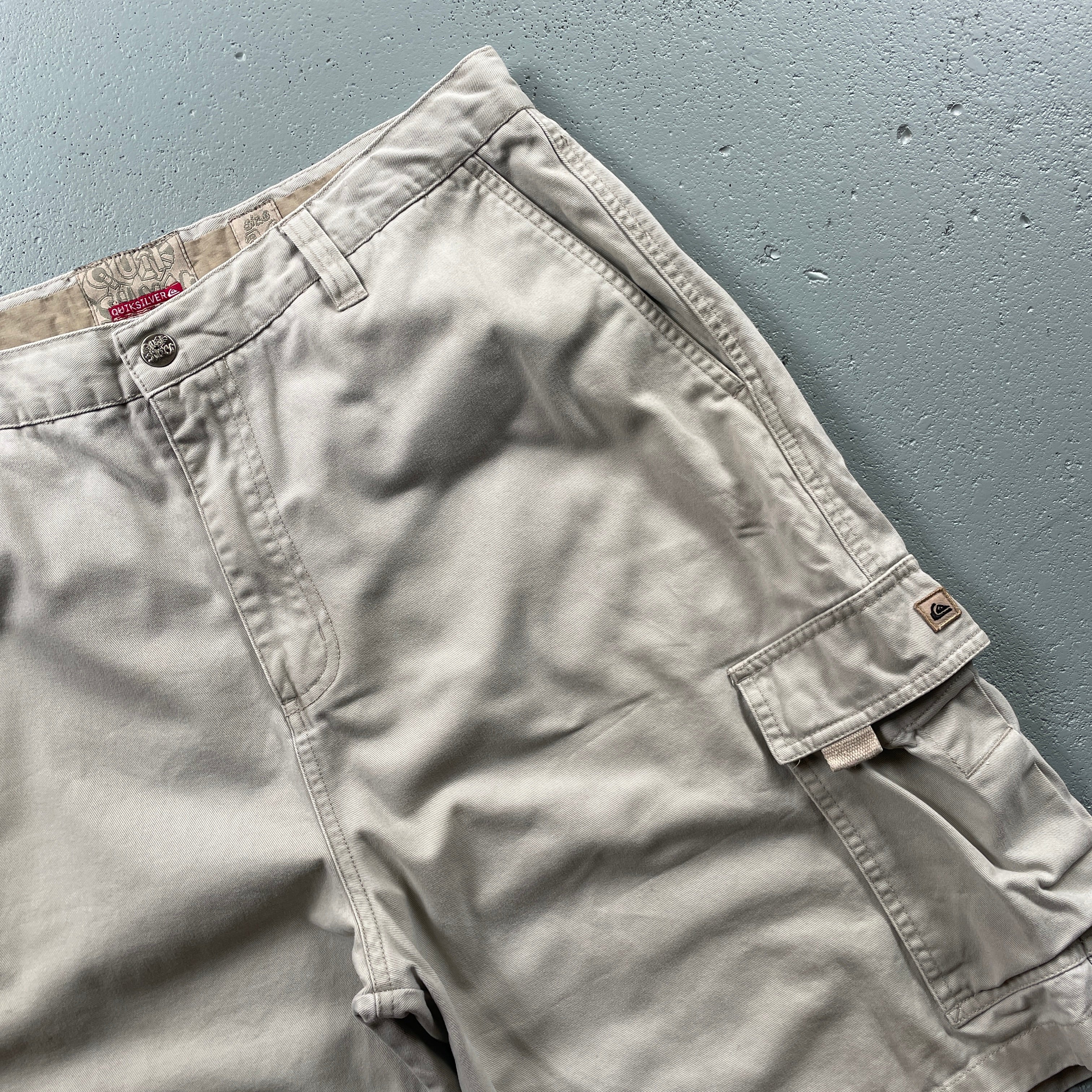 2000s Quiksilver Cargo Shorts Beige (36)