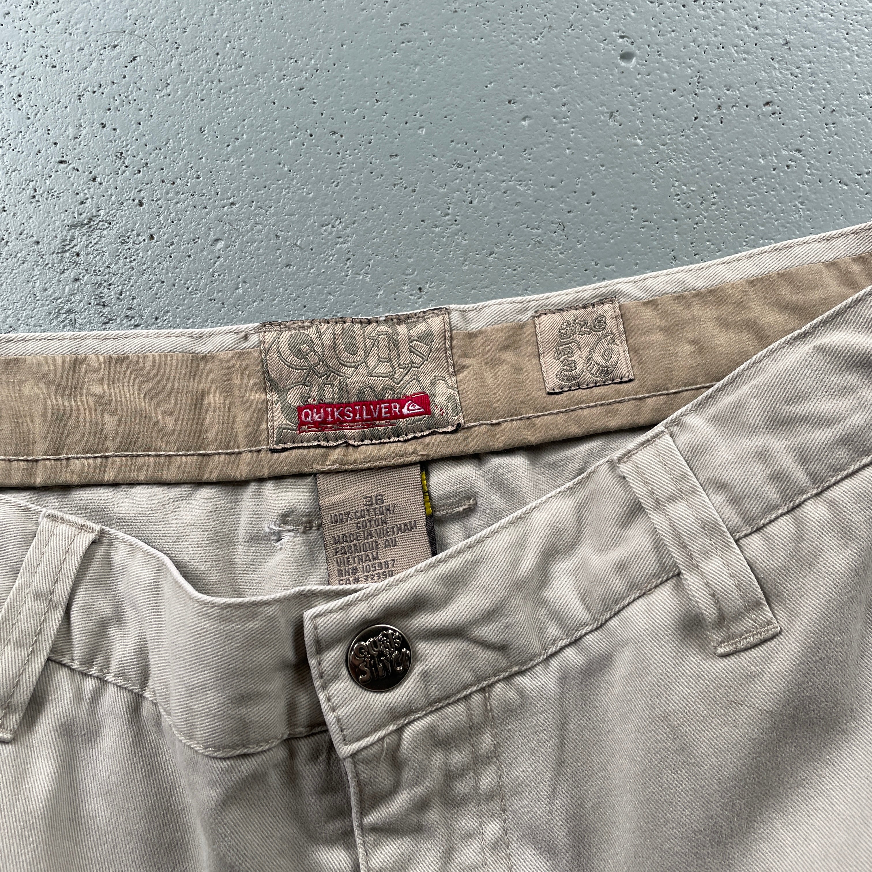 2000s Quiksilver Cargo Shorts Beige (36)