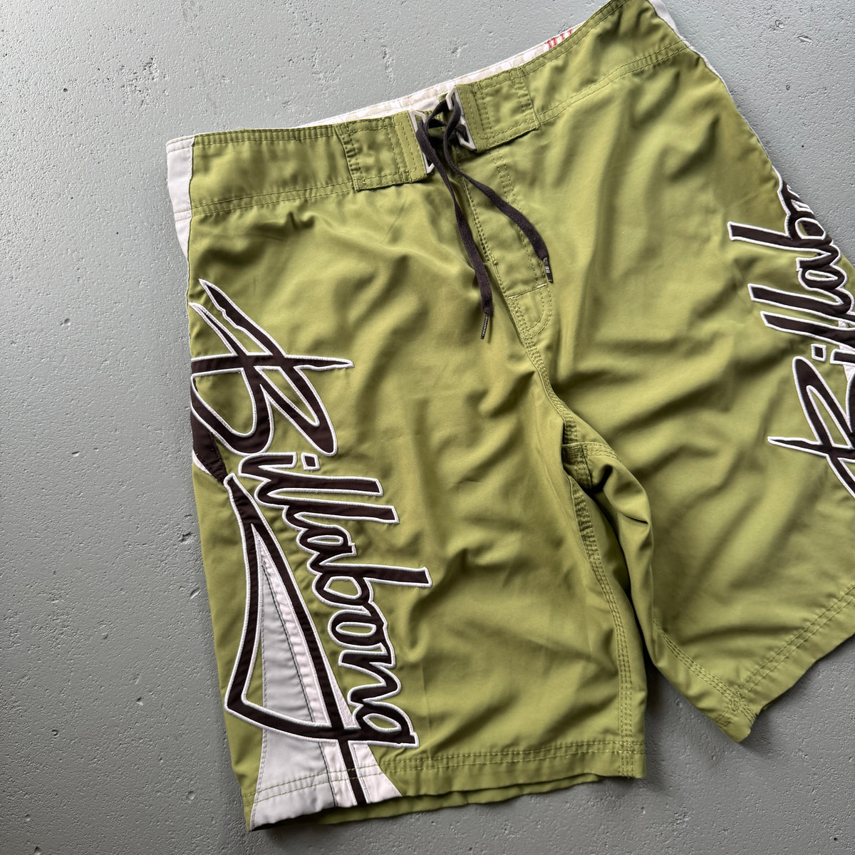 2000's Billabong Mark Occhilupo Boardshorts (33)