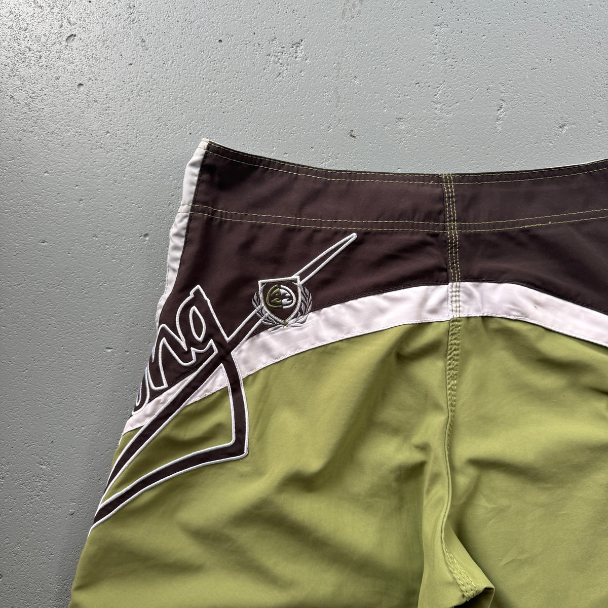 2000's Billabong Mark Occhilupo Boardshorts (33)