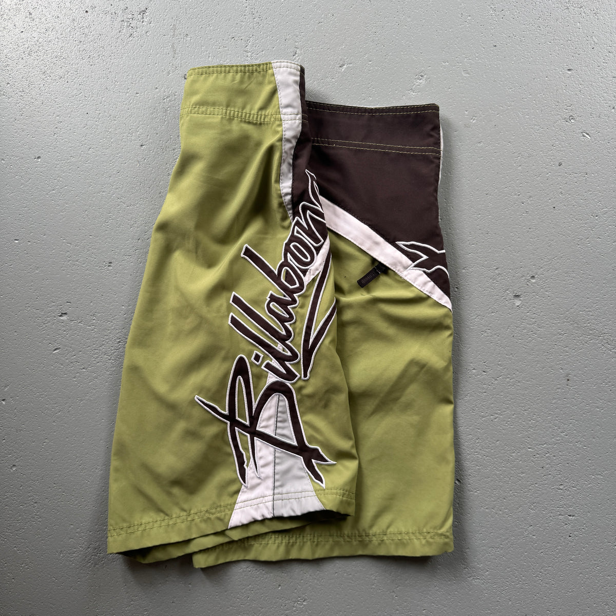 2000's Billabong Mark Occhilupo Boardshorts (33)