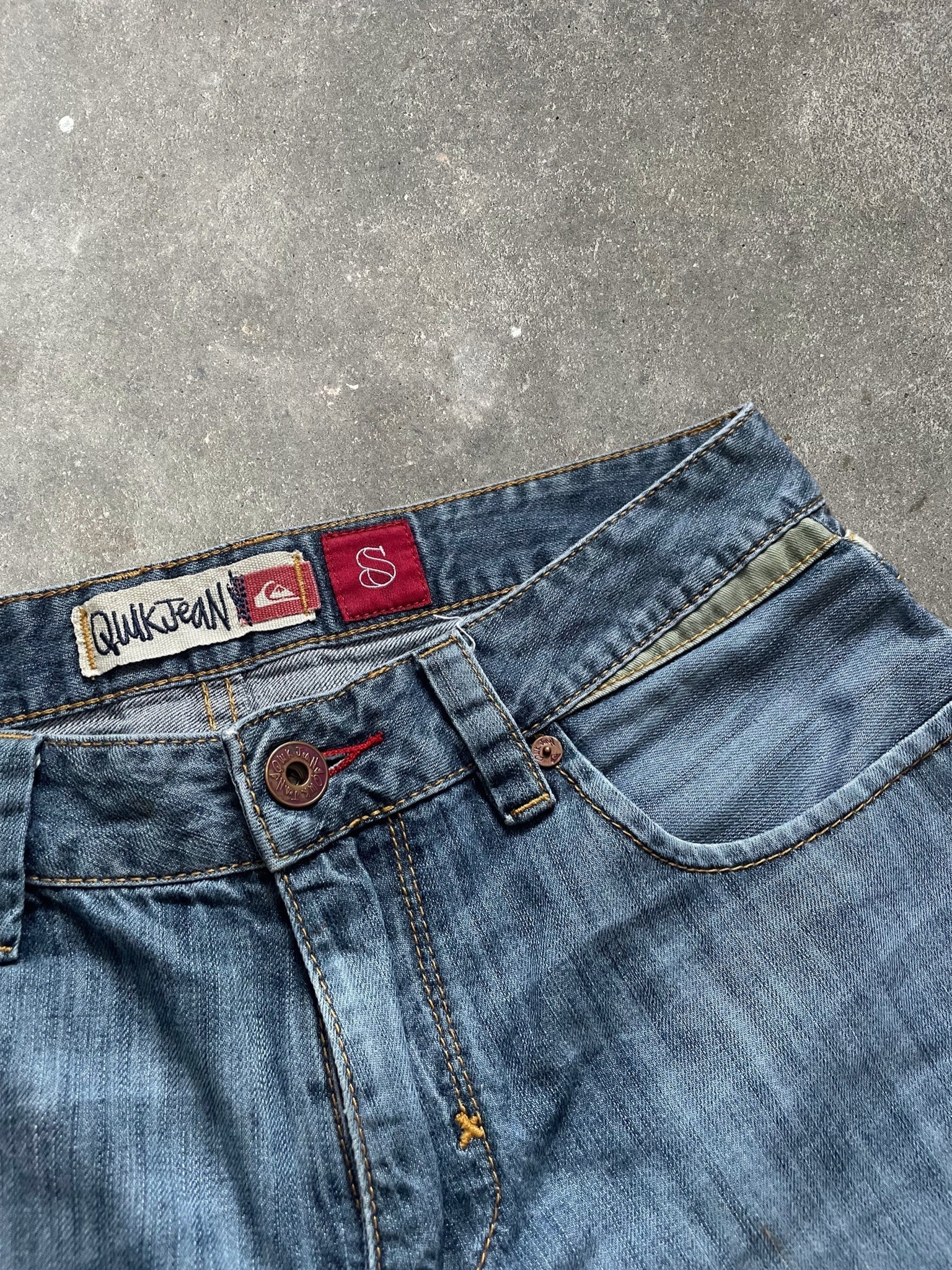 2000's Quiksilver Denim Jorts (32)