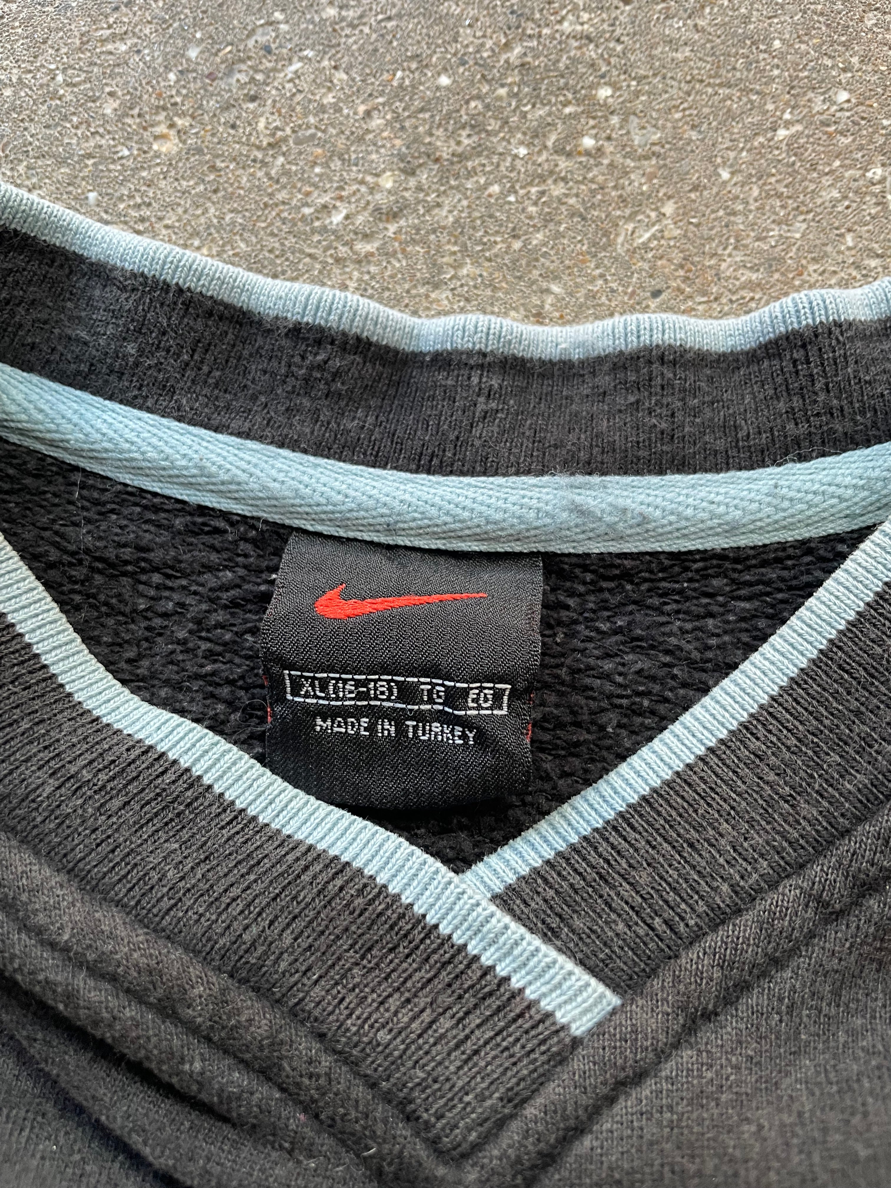 90's Nike V-Neck Sweatshirt (L)