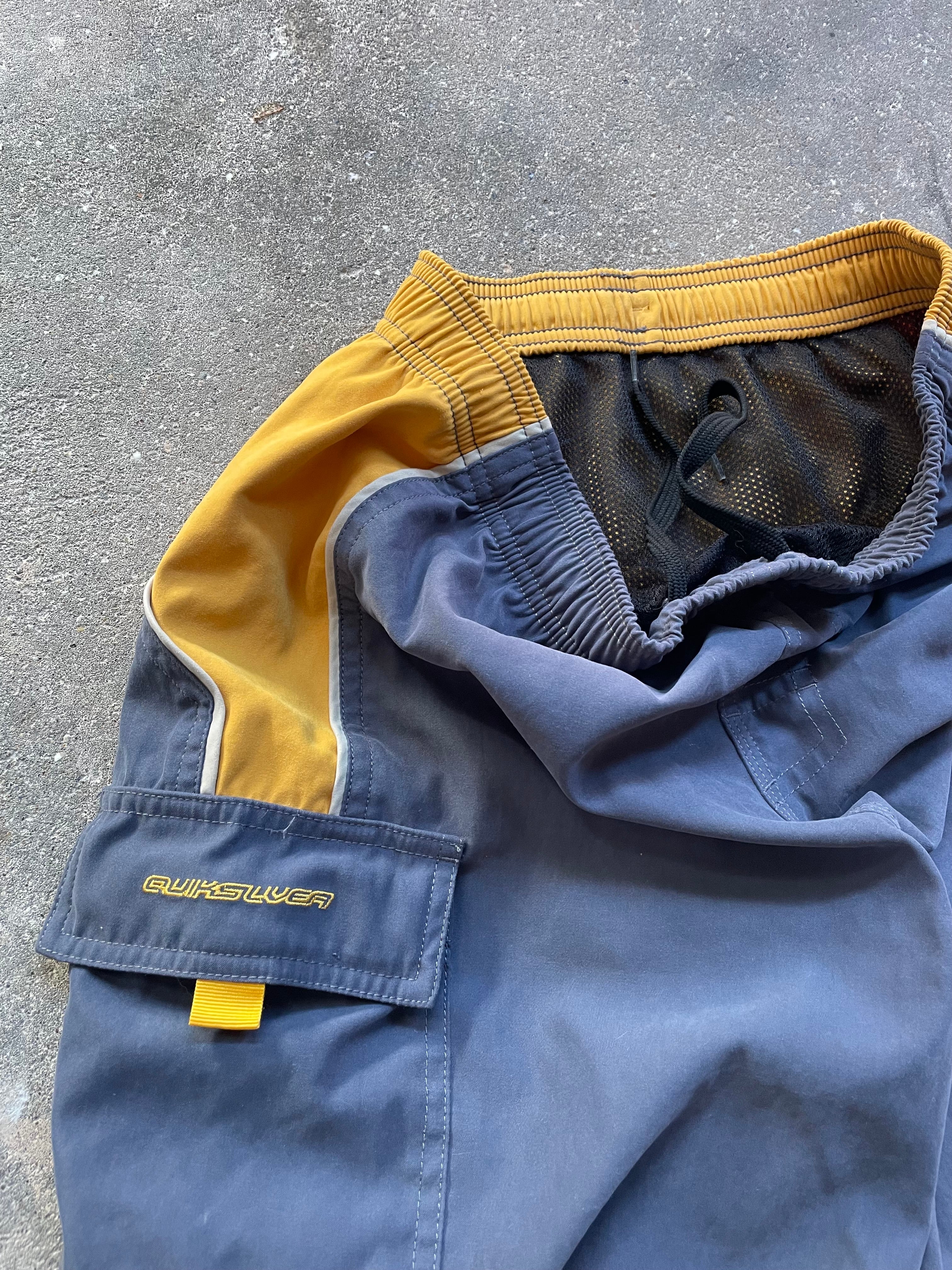2000's Quiksilver Boardshorts Grey/Yellow (26/28)
