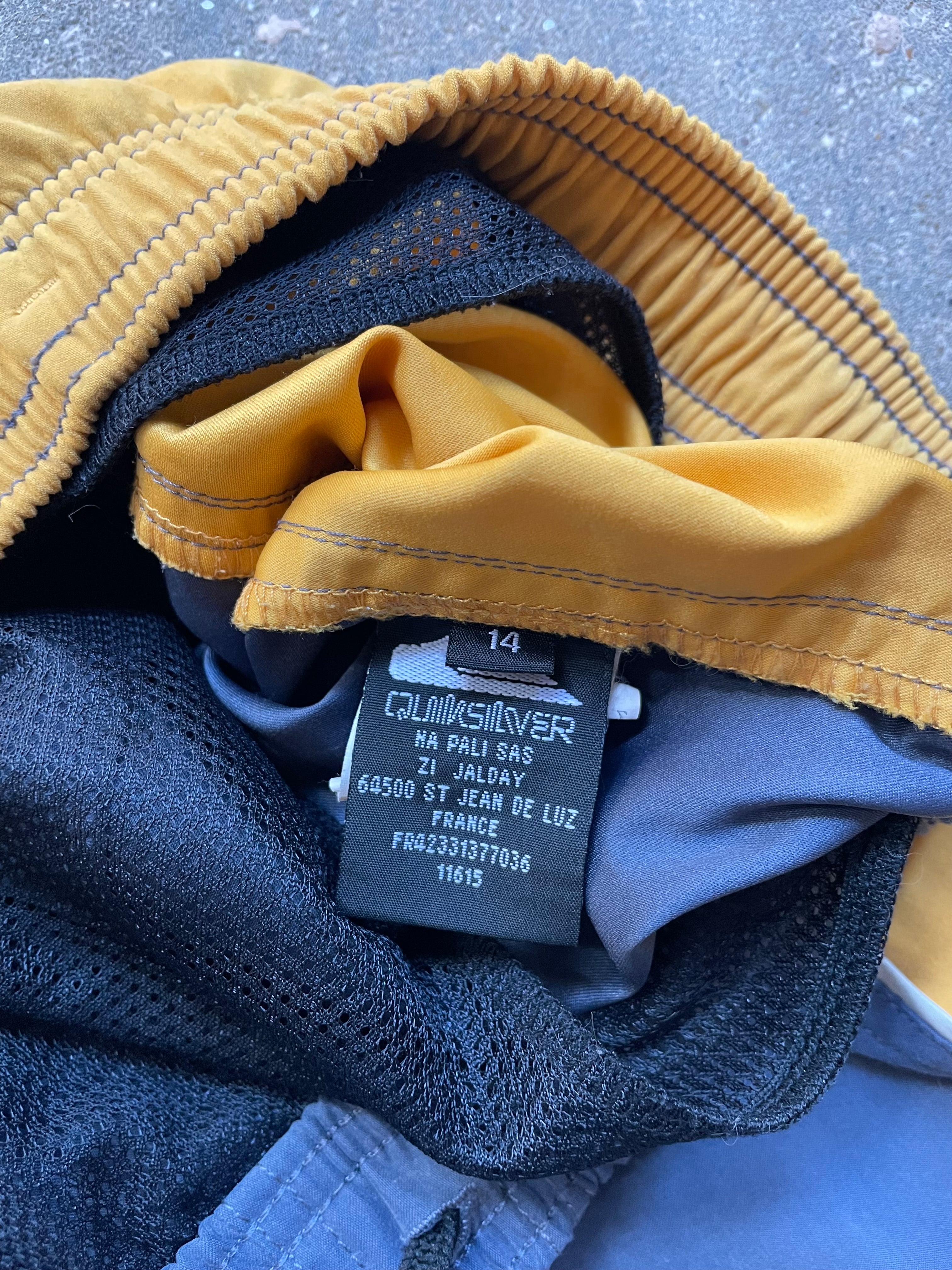 2000's Quiksilver Boardshorts Grey/Yellow (26/28)