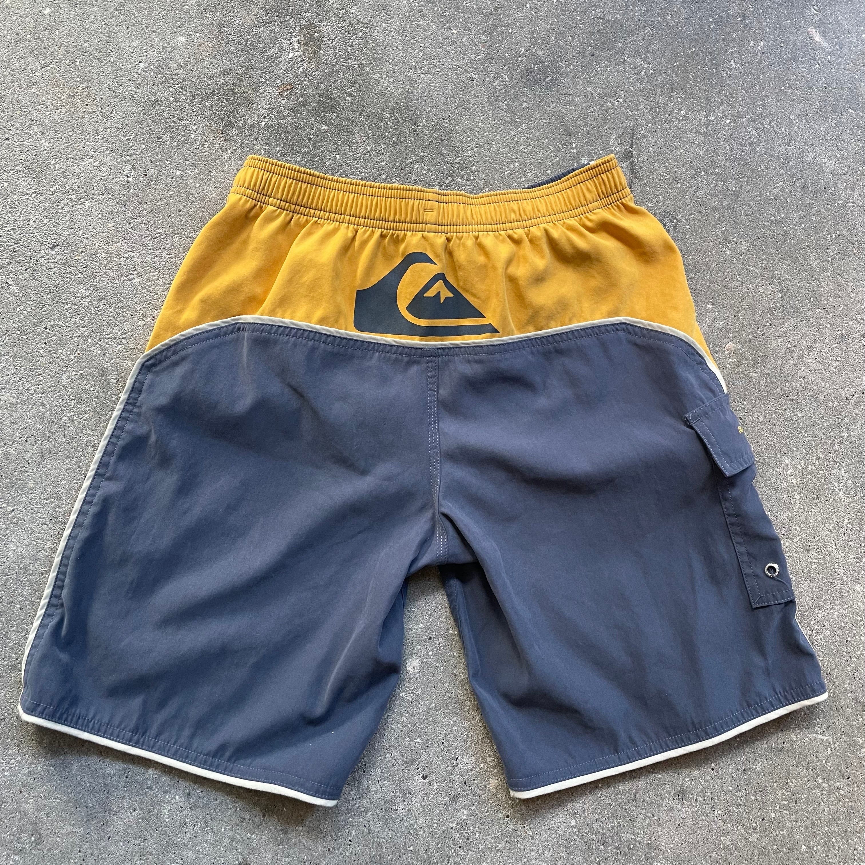 2000's Quiksilver Boardshorts Grey/Yellow (26/28)