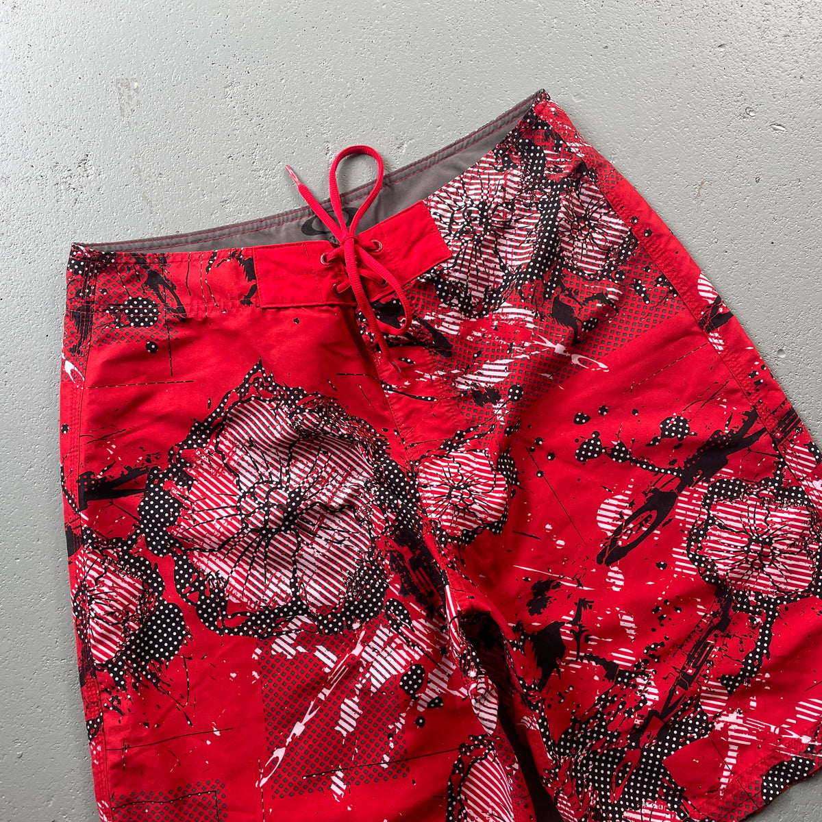 2000's Oakley Skull Boardshorts (32)
