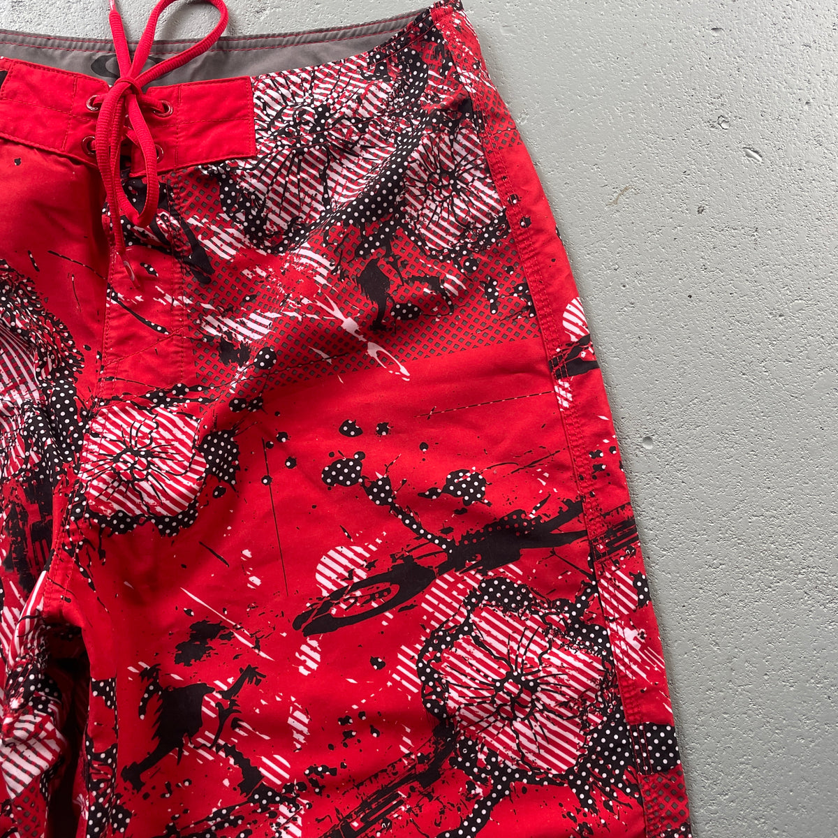 2000's Oakley Skull Boardshorts (32)