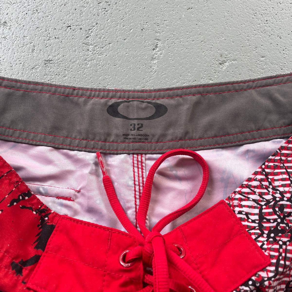 2000's Oakley Skull Boardshorts (32)