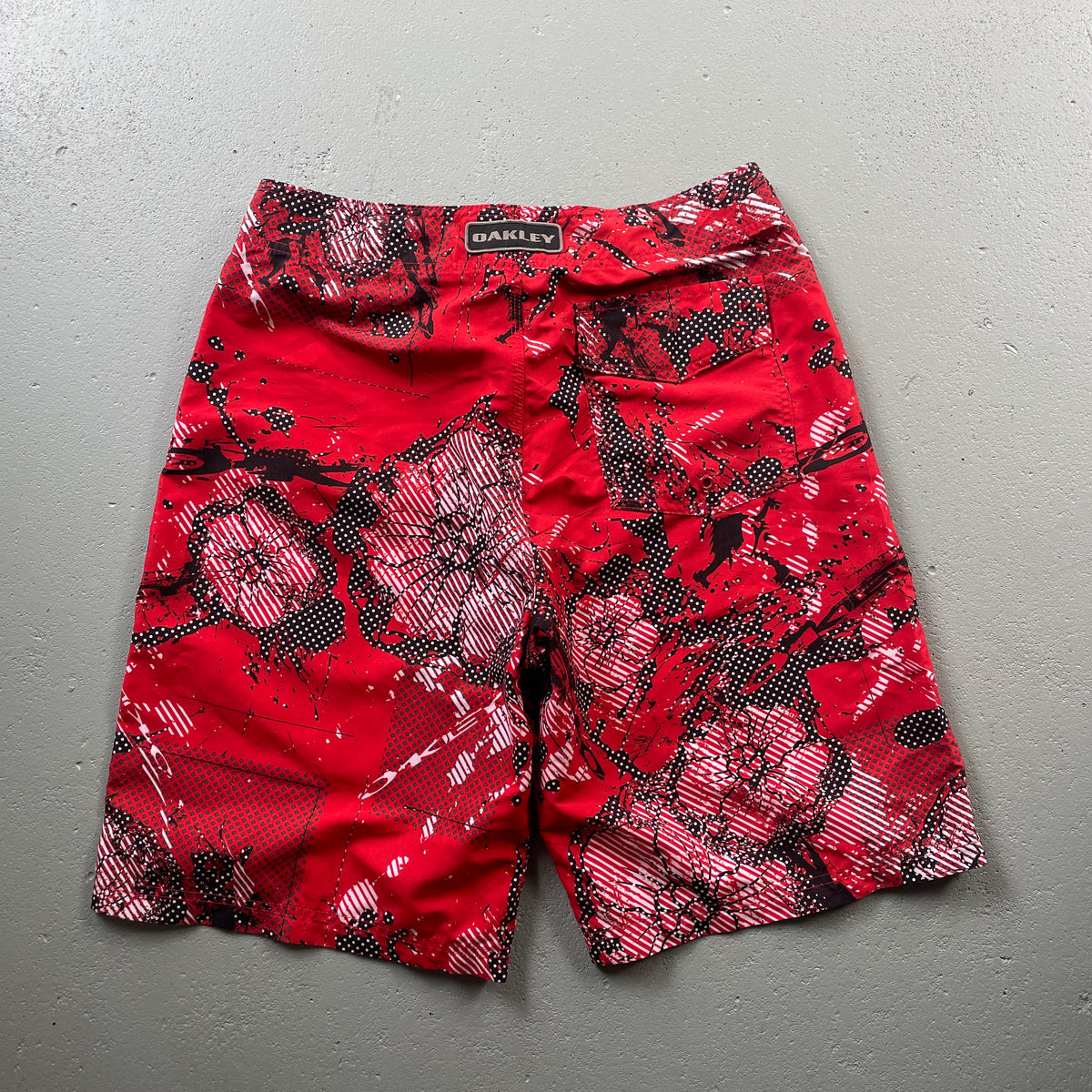 2000's Oakley Skull Boardshorts (32)