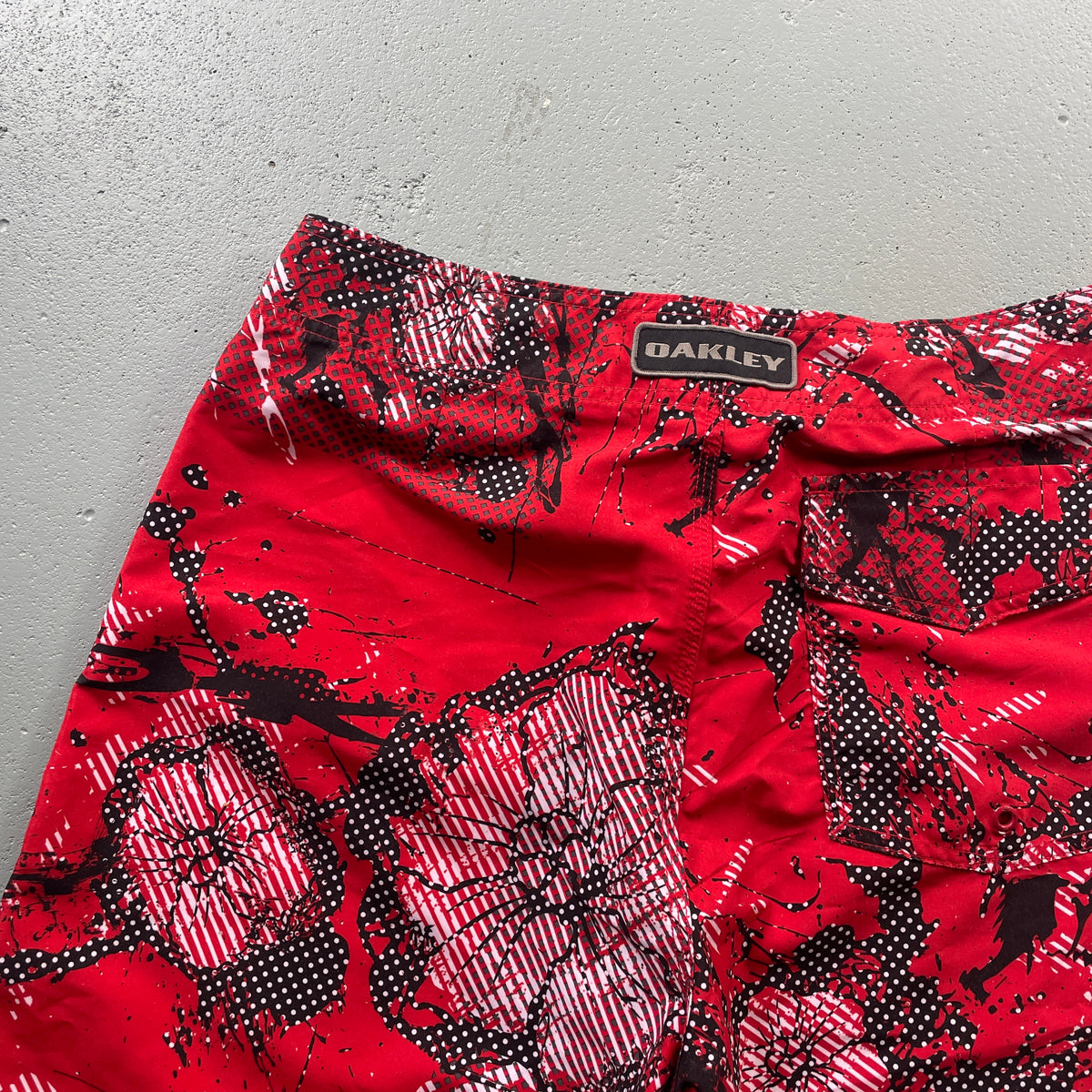 2000's Oakley Skull Boardshorts (32)