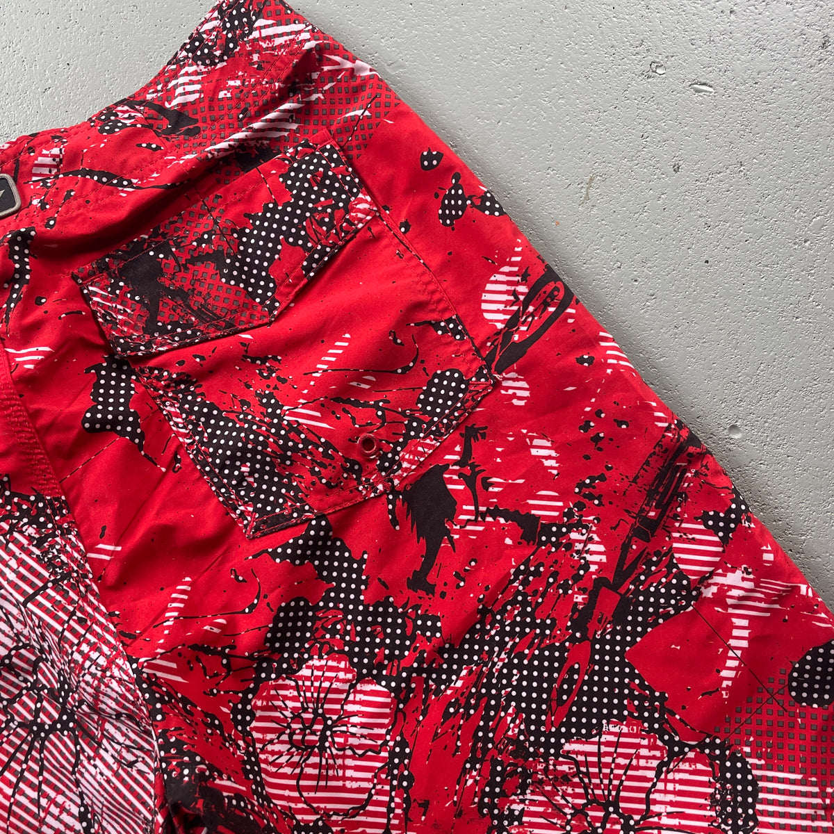 2000's Oakley Skull Boardshorts (32)