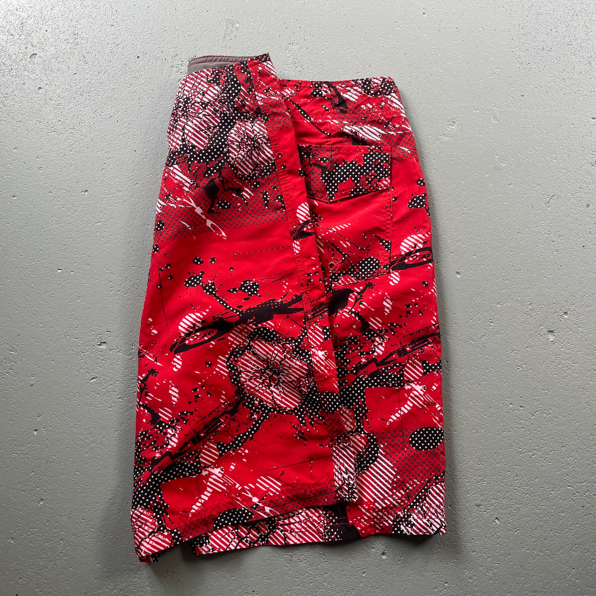 2000's Oakley Skull Boardshorts (32)