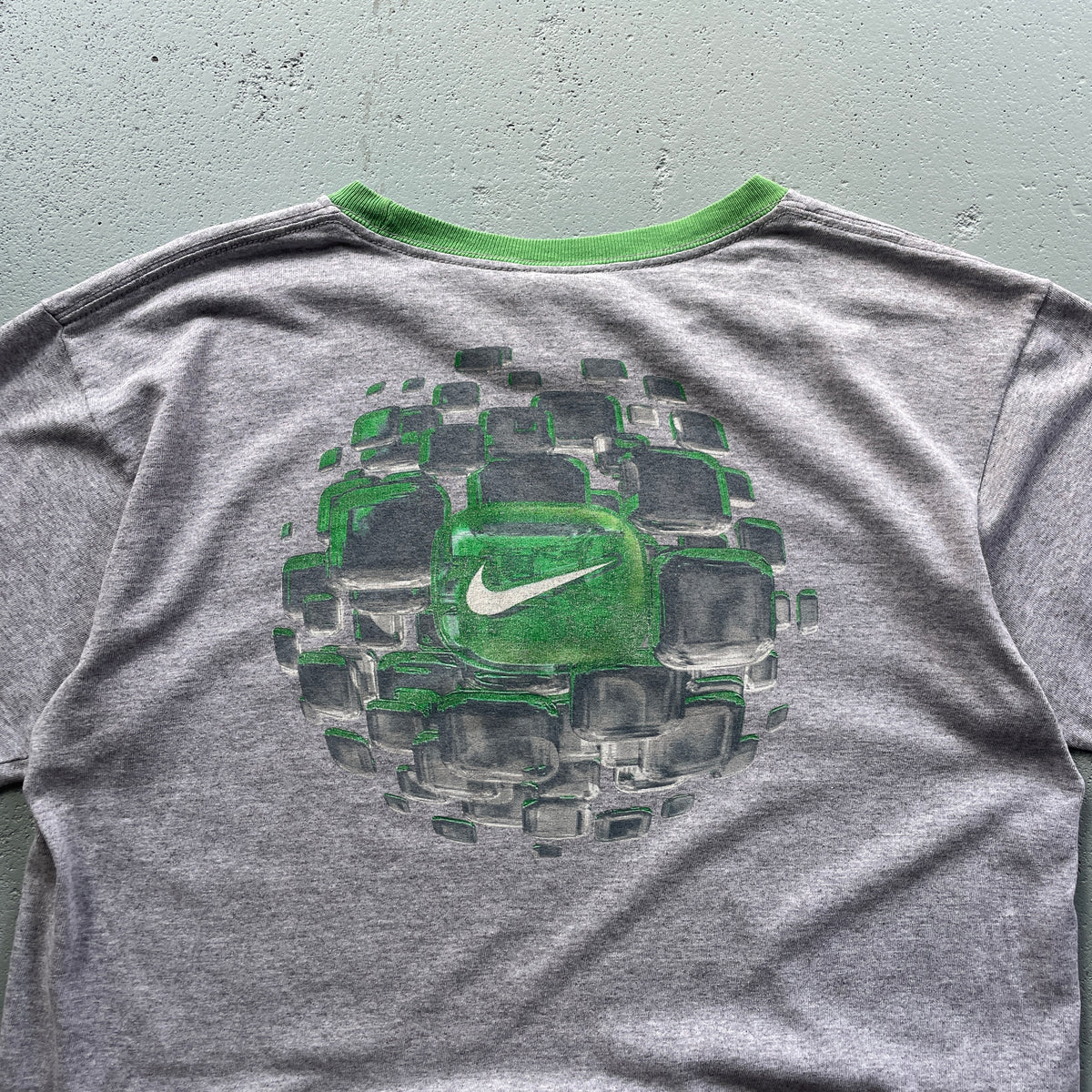 2000's Nike Graphic Tee (S/M)