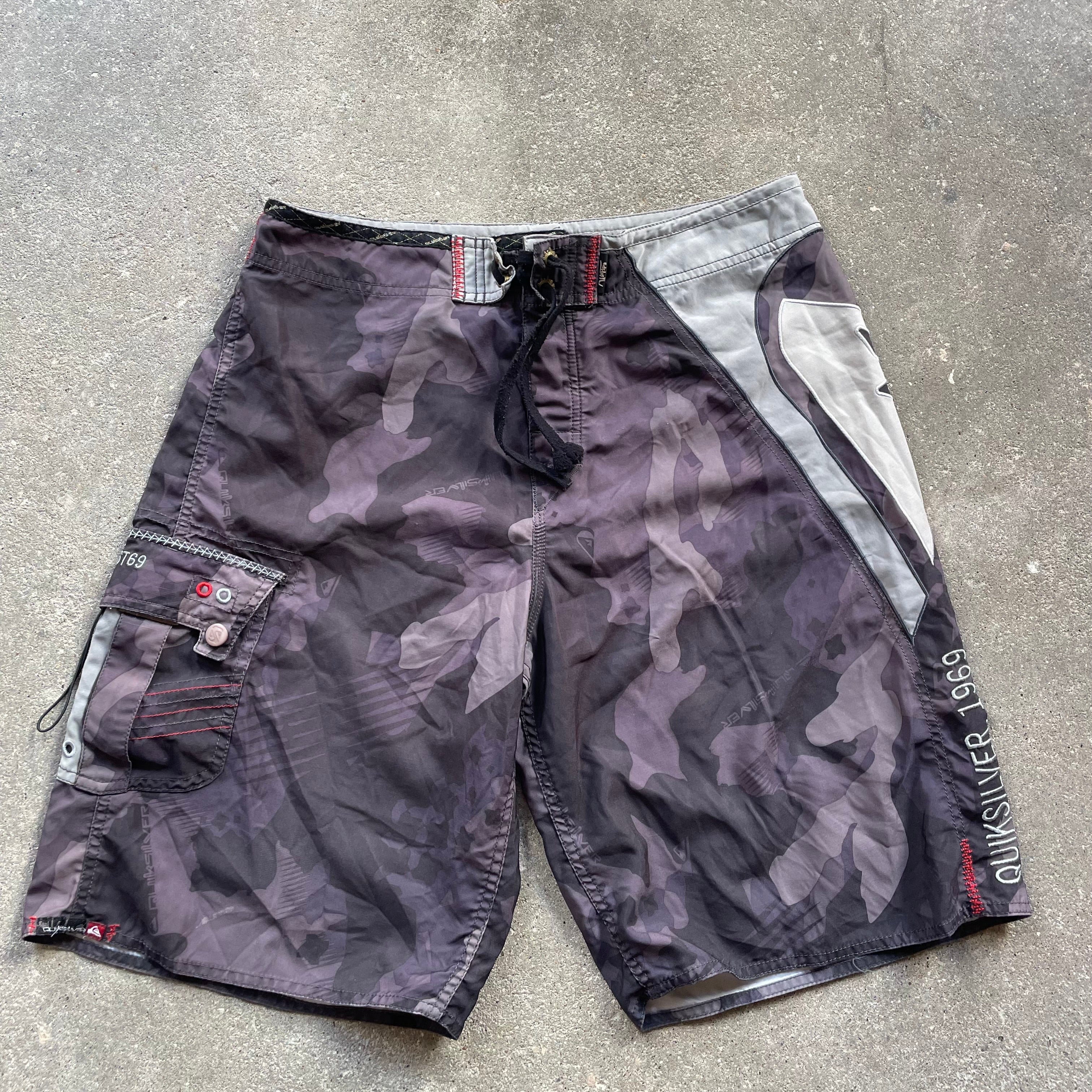 2000's Quiksilver Boardshorts Grey Camo (32)