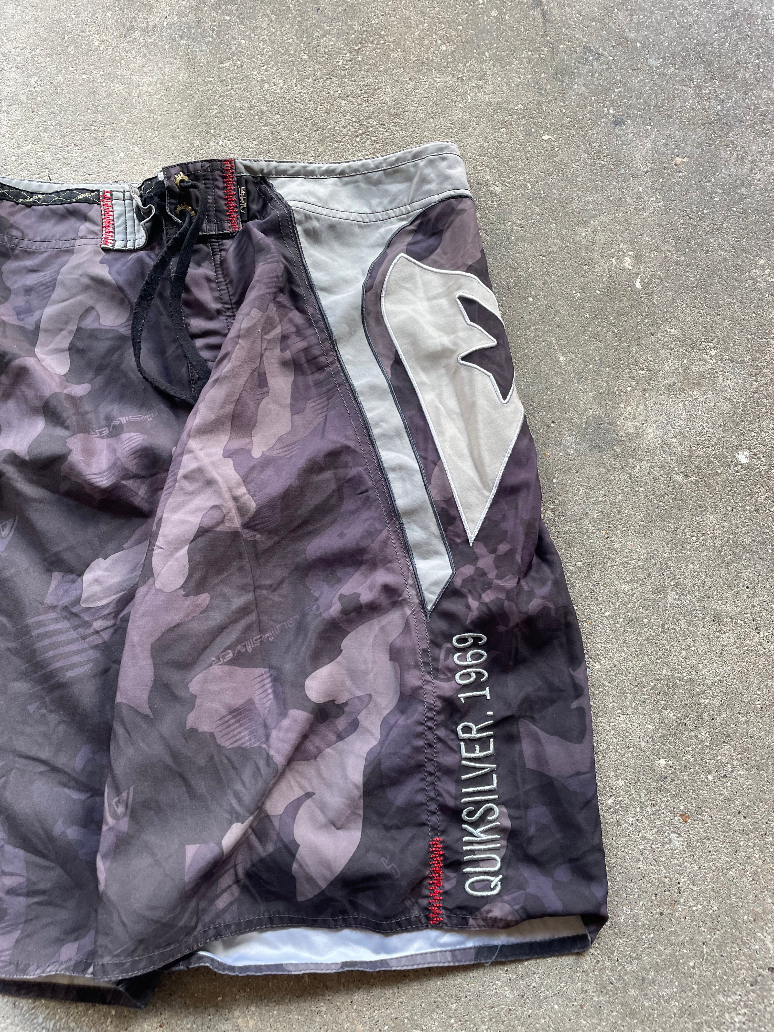 2000's Quiksilver Boardshorts Grey Camo (32)