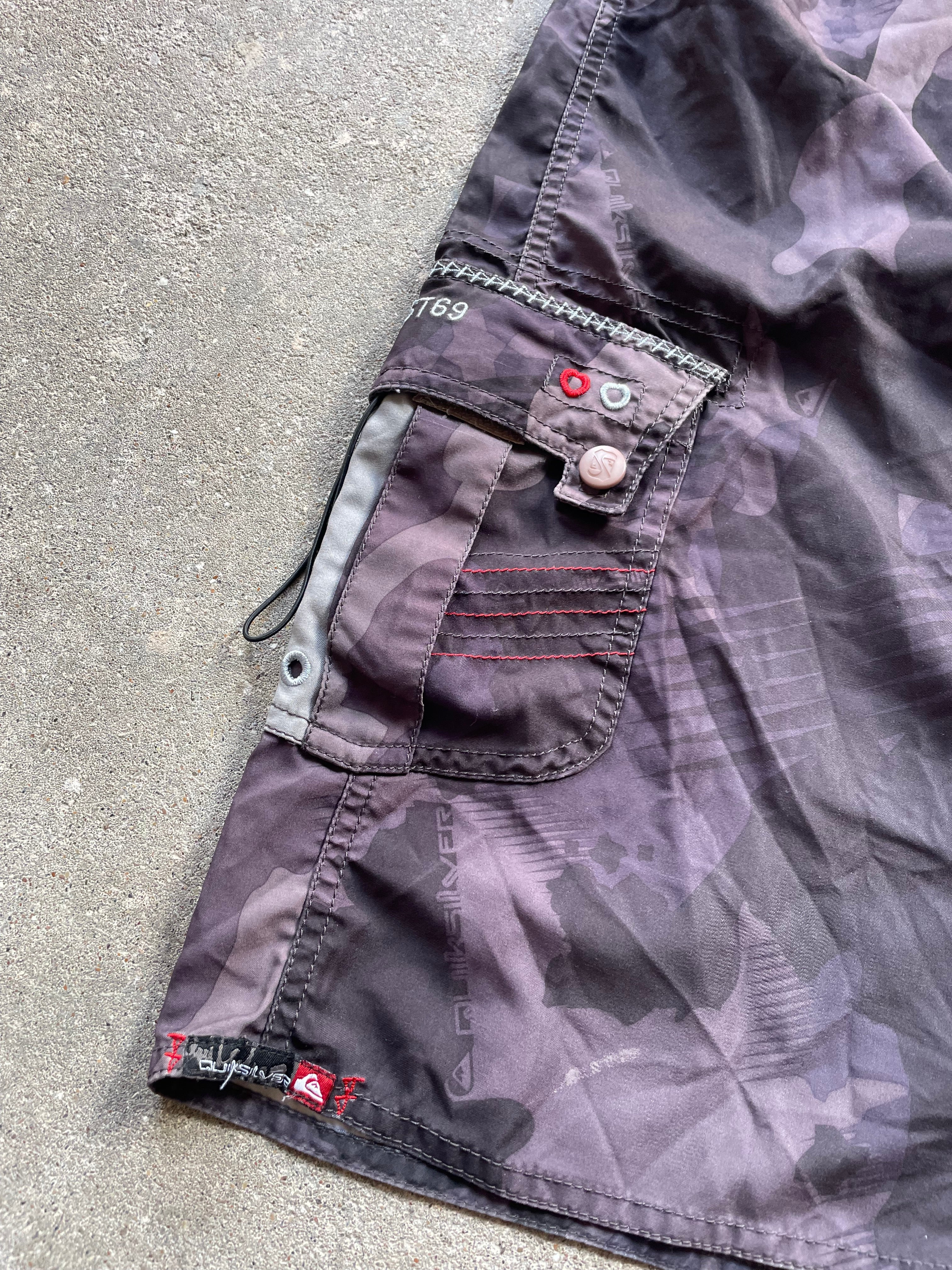 2000's Quiksilver Boardshorts Grey Camo (32)