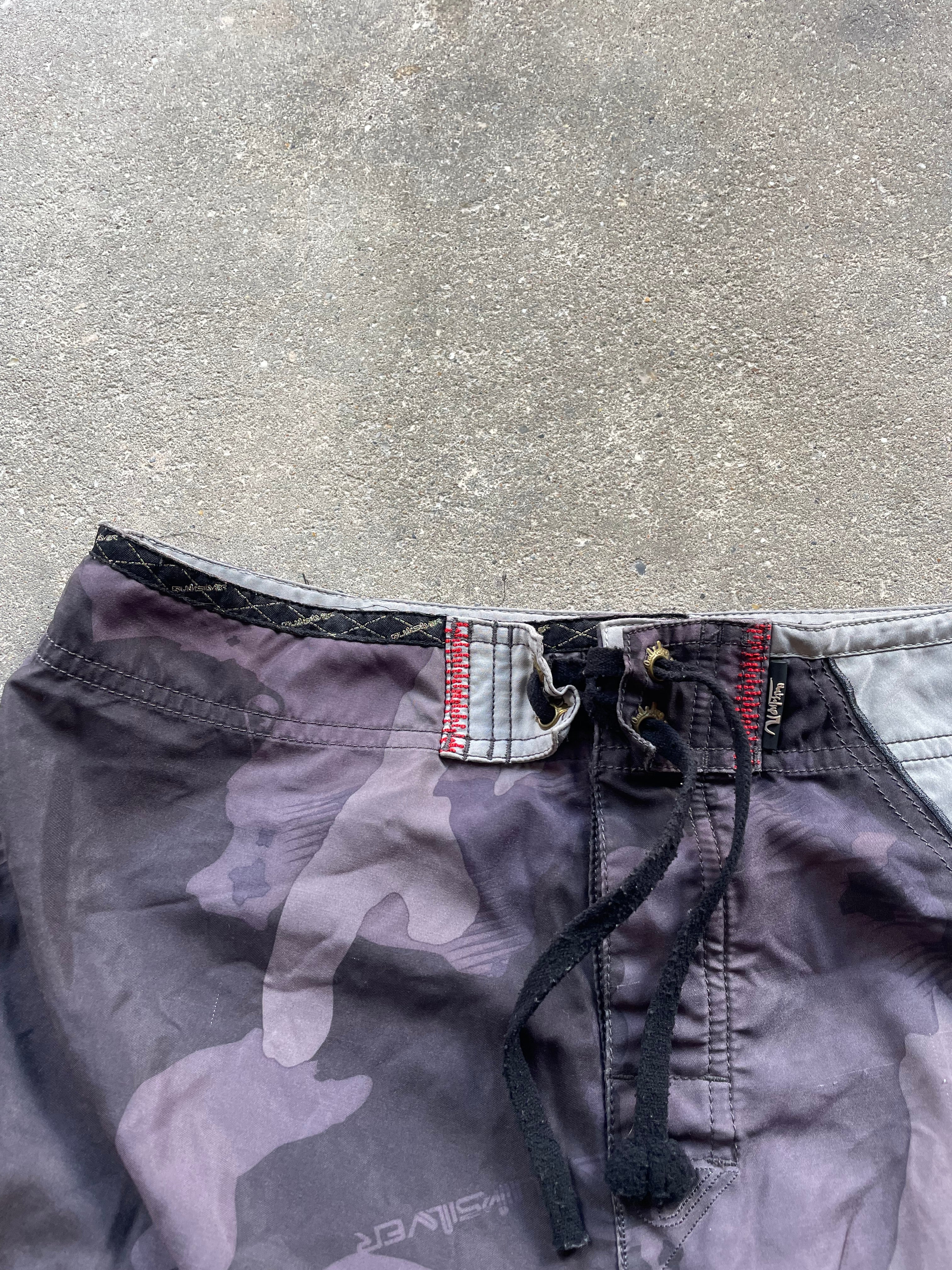 2000's Quiksilver Boardshorts Grey Camo (32)