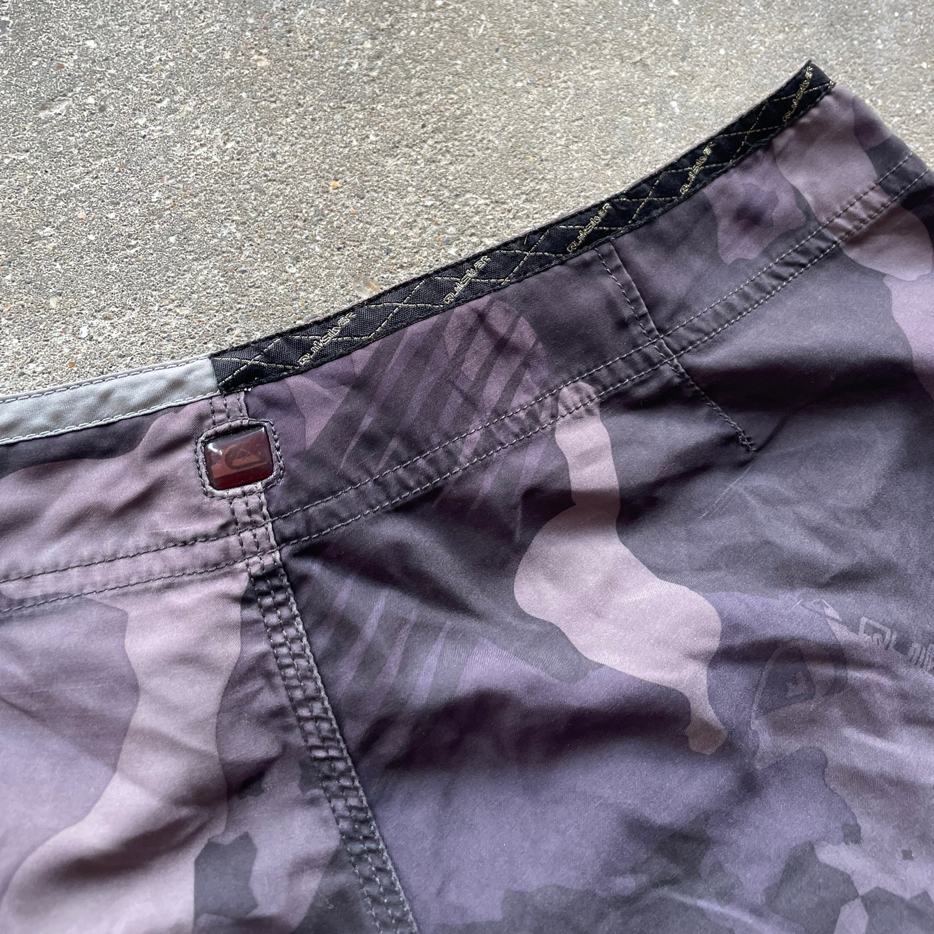 2000's Quiksilver Boardshorts Grey Camo (32)