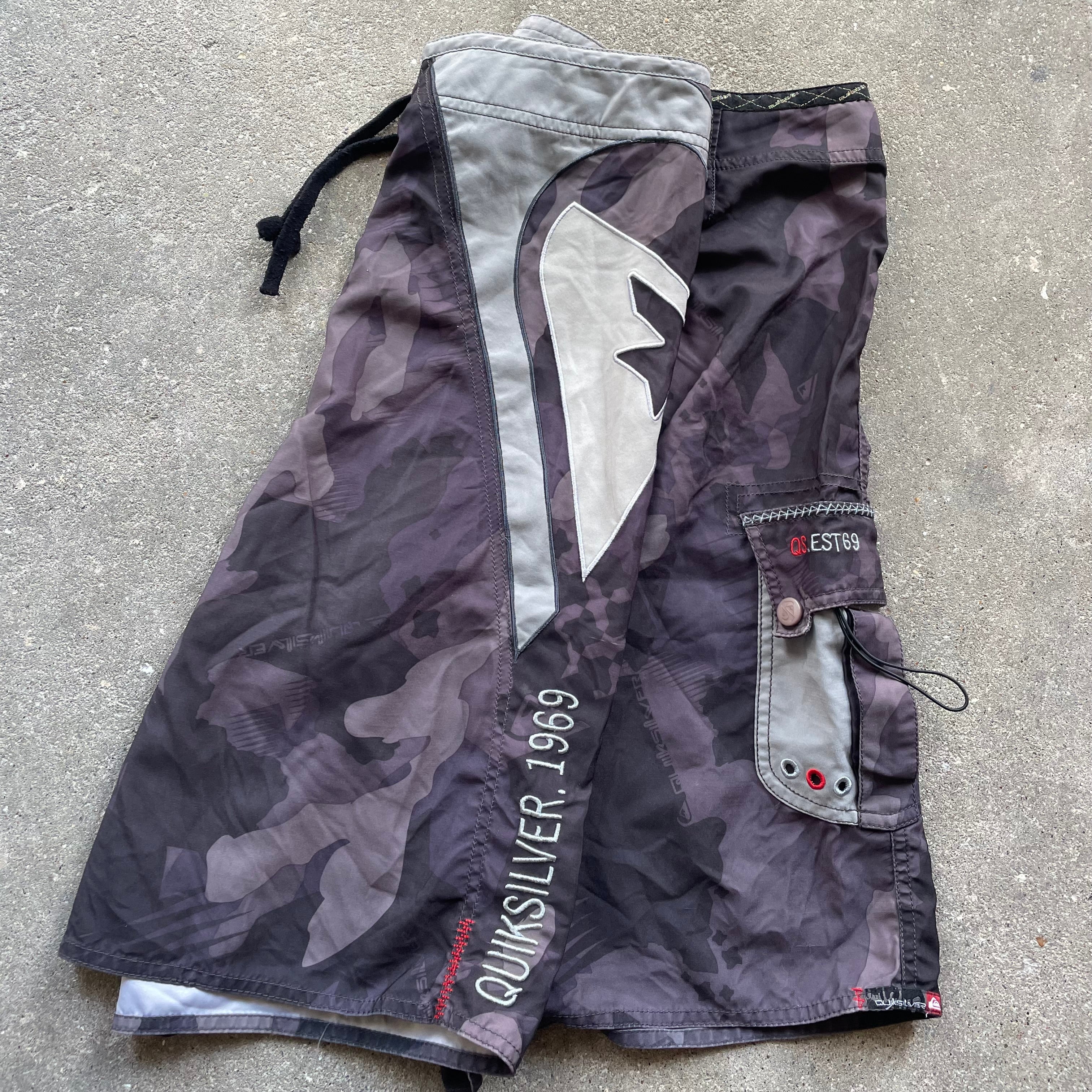 2000's Quiksilver Boardshorts Grey Camo (32)