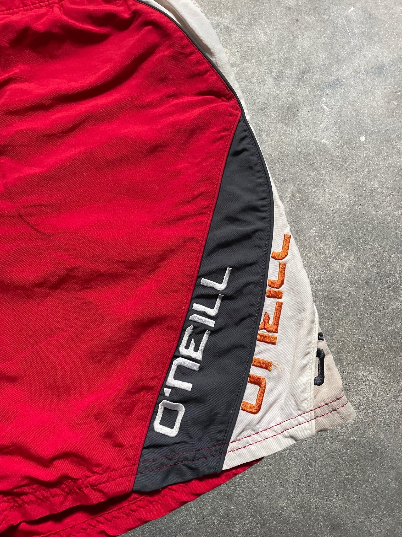 2000's O'Neill Board/Swim Shorts Red (32)