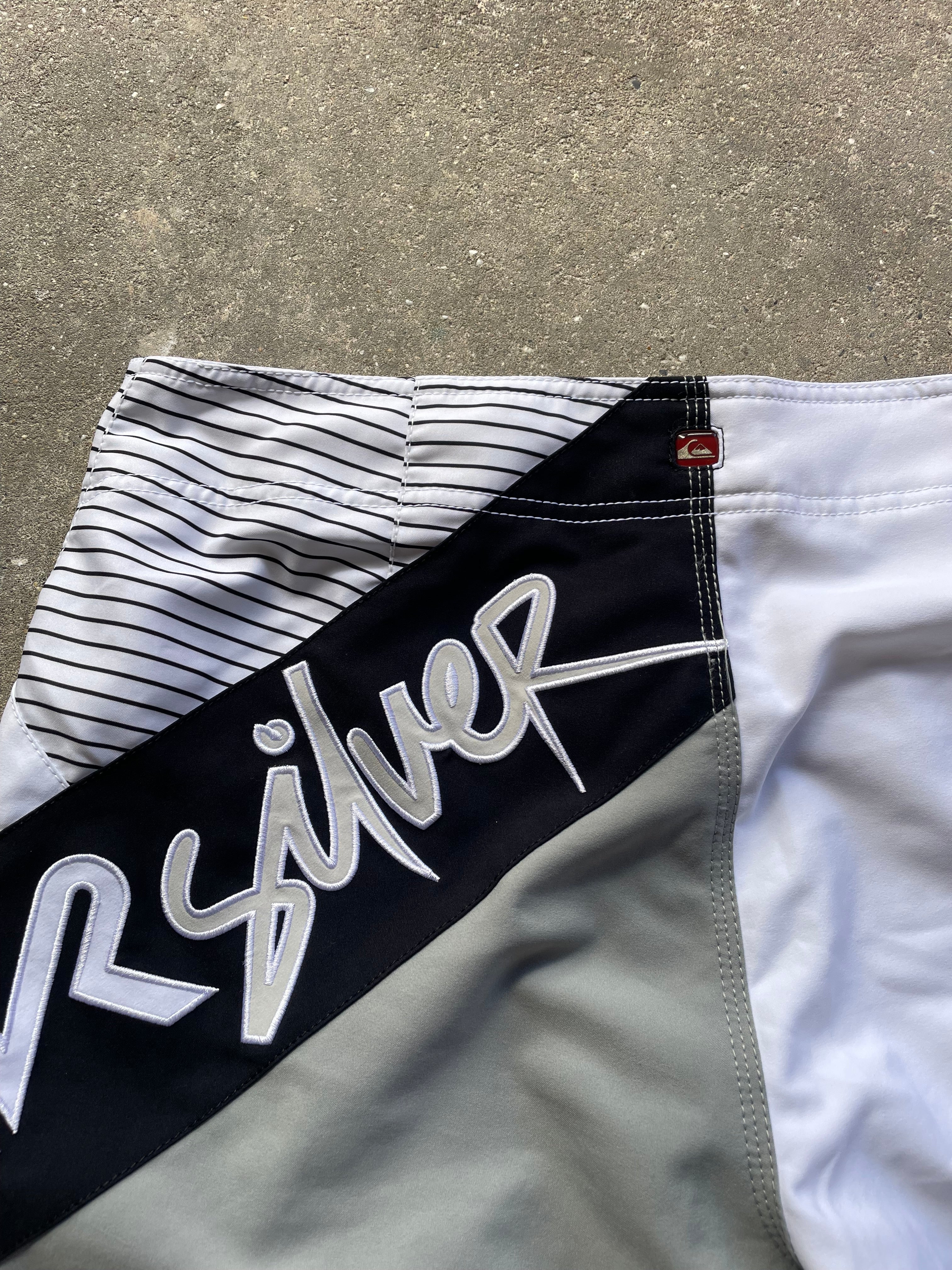 2000's Quiksilver Boardshorts White (32)