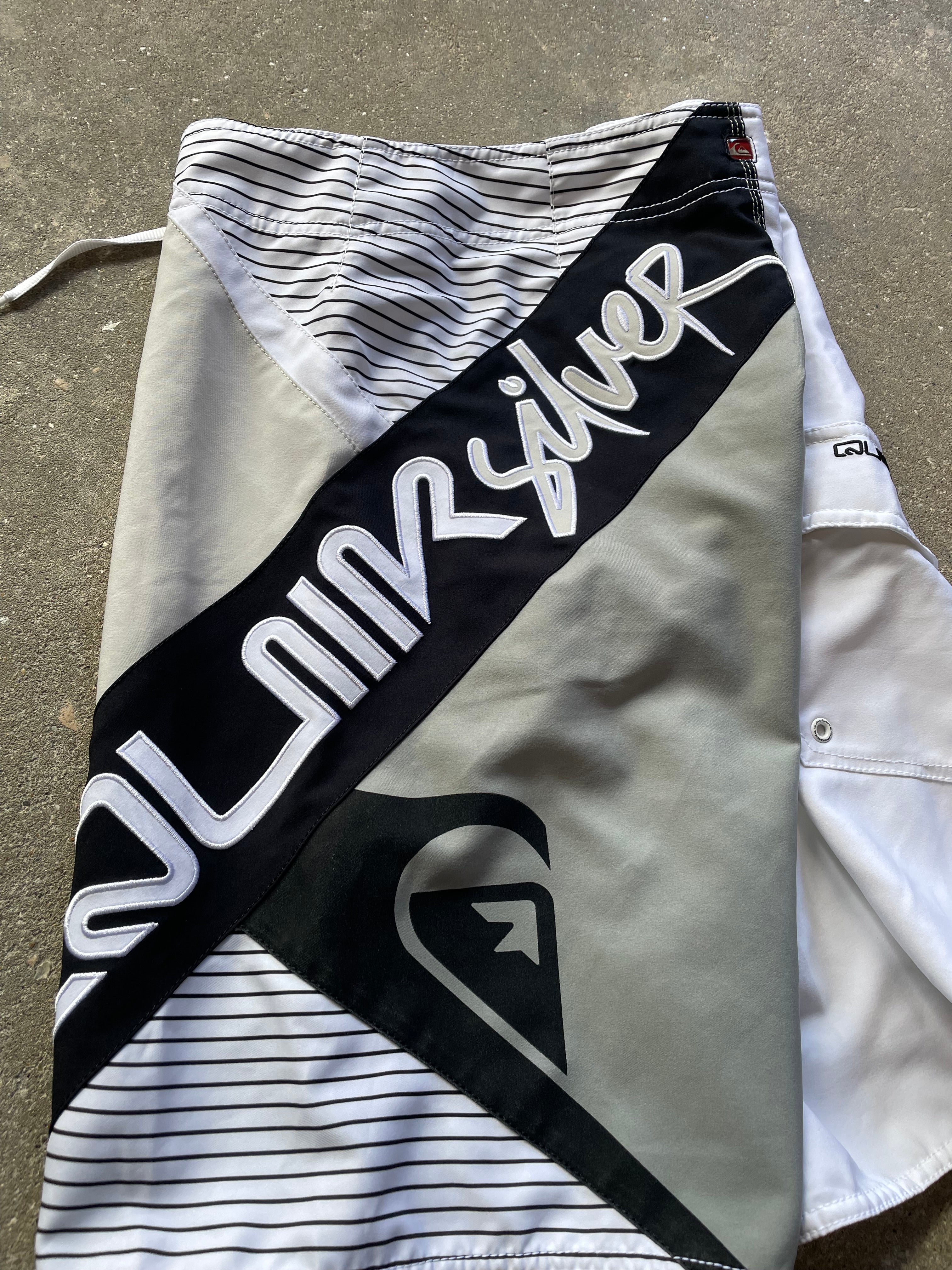 2000's Quiksilver Boardshorts White (32)