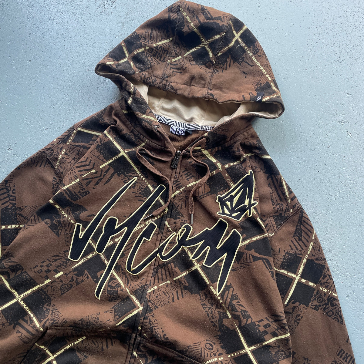 2000’s Volcom Full-Zip Hoodie (L)