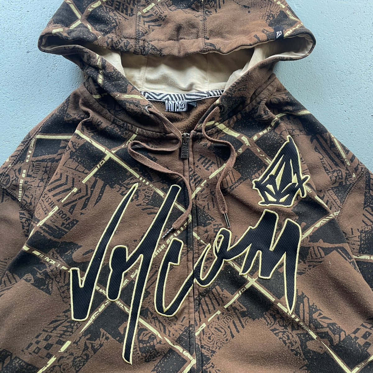 2000’s Volcom Full-Zip Hoodie (L)
