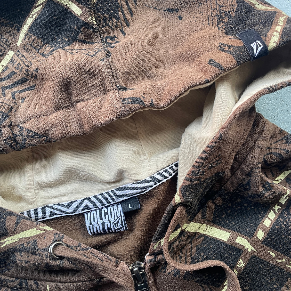 2000’s Volcom Full-Zip Hoodie (L)