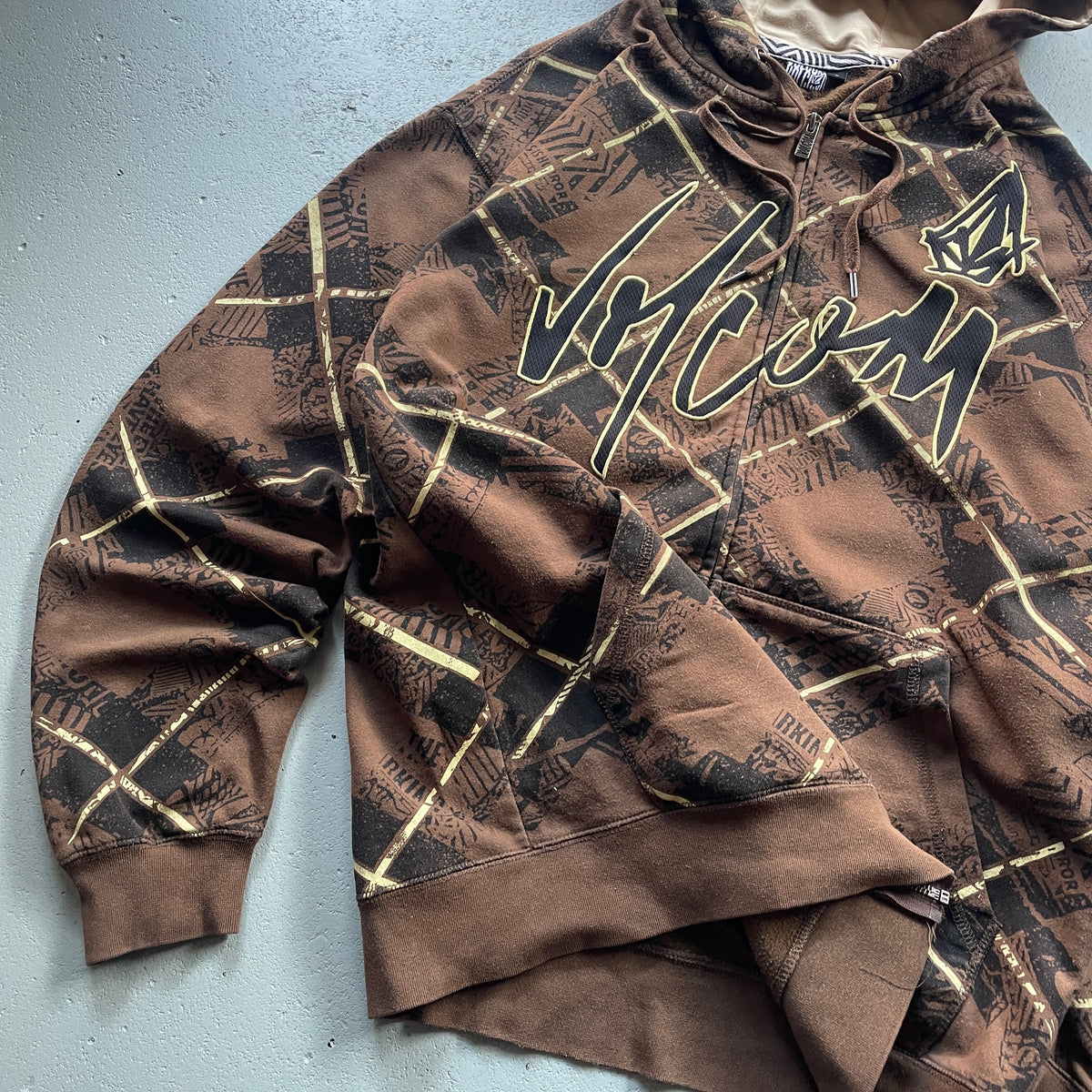 2000’s Volcom Full-Zip Hoodie (L)