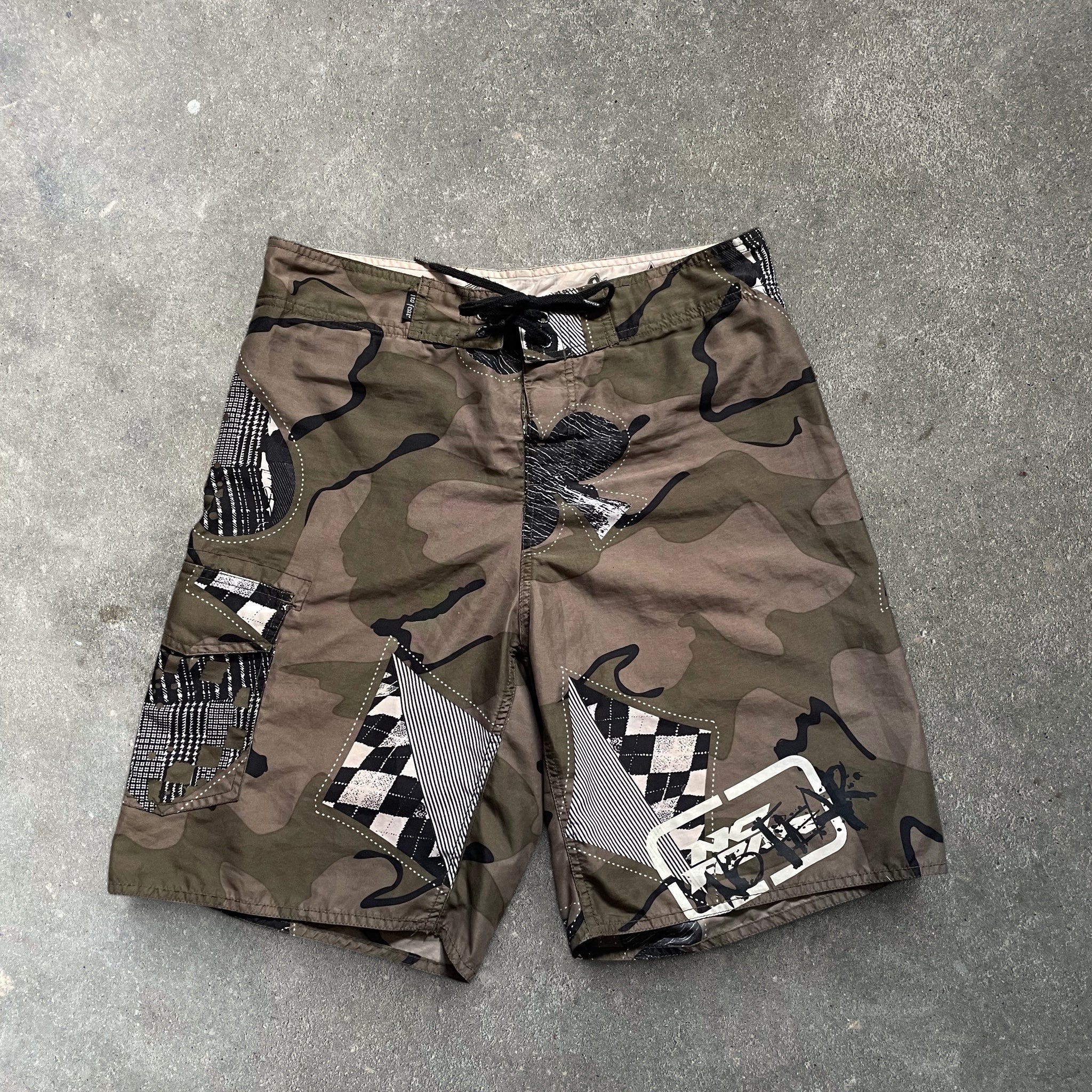 2000's No Fear Camo Boardshorts (M)